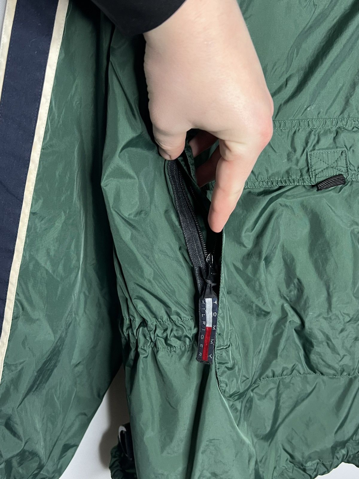 Tommy Hilfiger Vintage Tommy Hilfiger Anorak 100% Nylon Jacket Big Logo Size US S / EU 44-46 / 1 - 14 Thumbnail