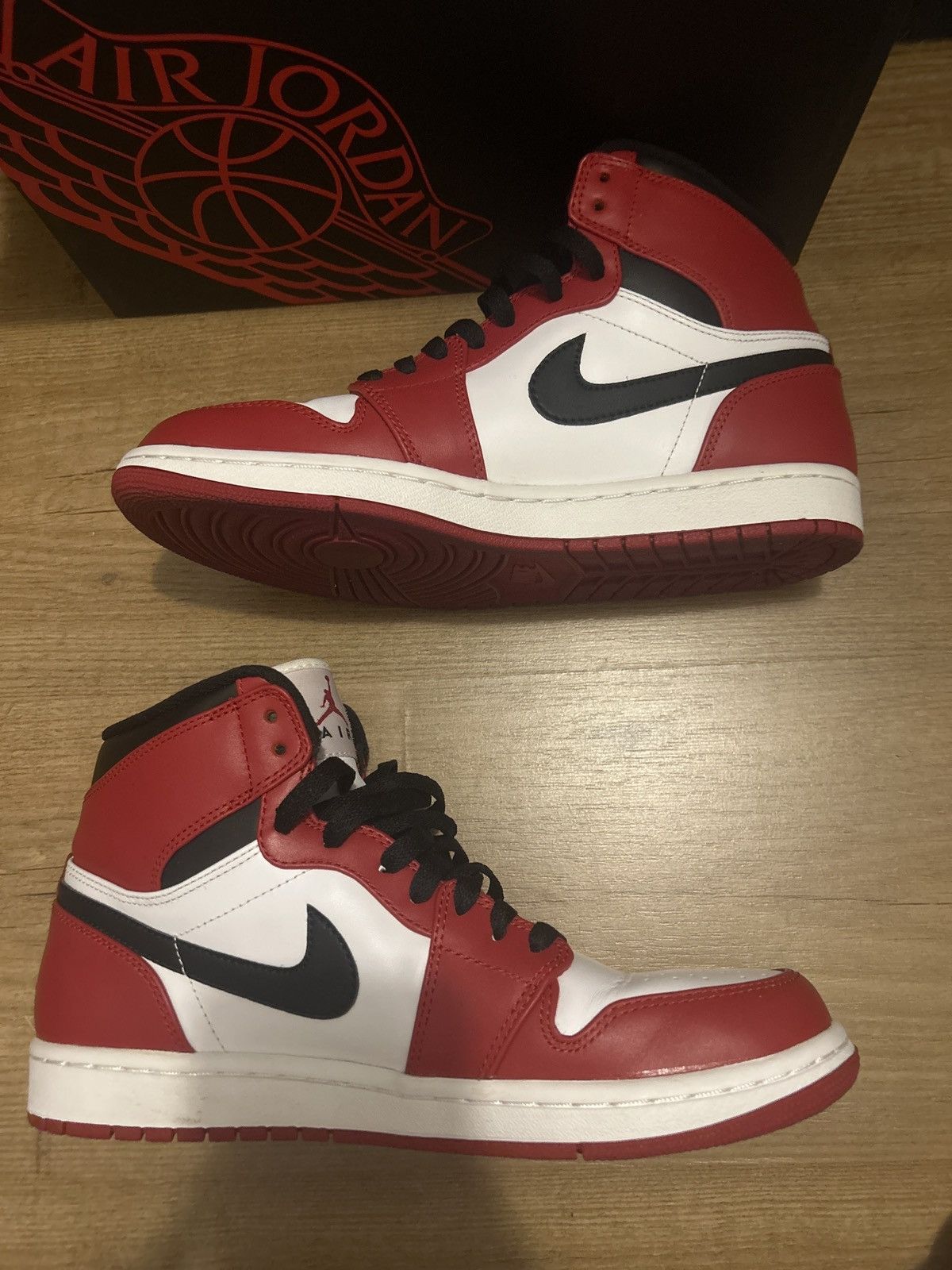 Jordan Brand Jordan 1 Retro Chicago Size US 8.5 / EU 41-42 - 2 Thumbnail