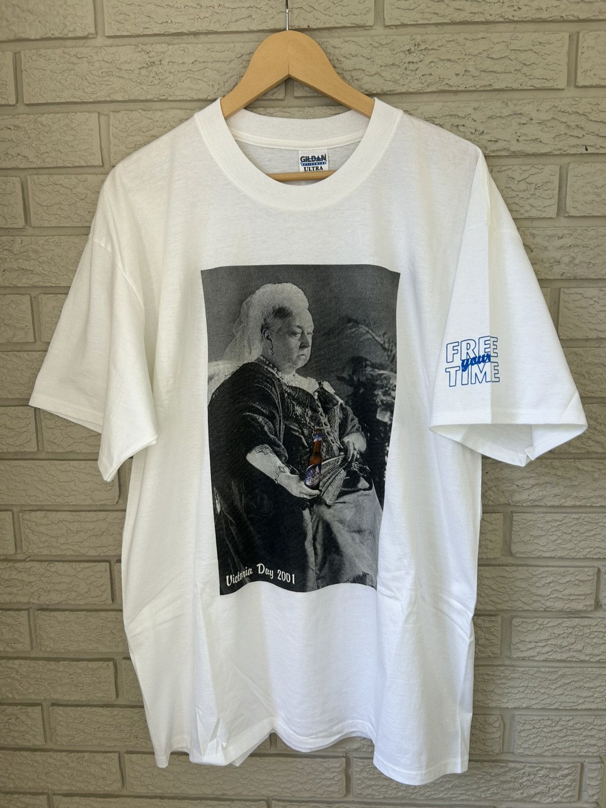 Vintage Vintage 2001 Blue Light Victoria Day Beer Promo T Shirt Size US XL / EU 56 / 4 - 1 Thumbnail