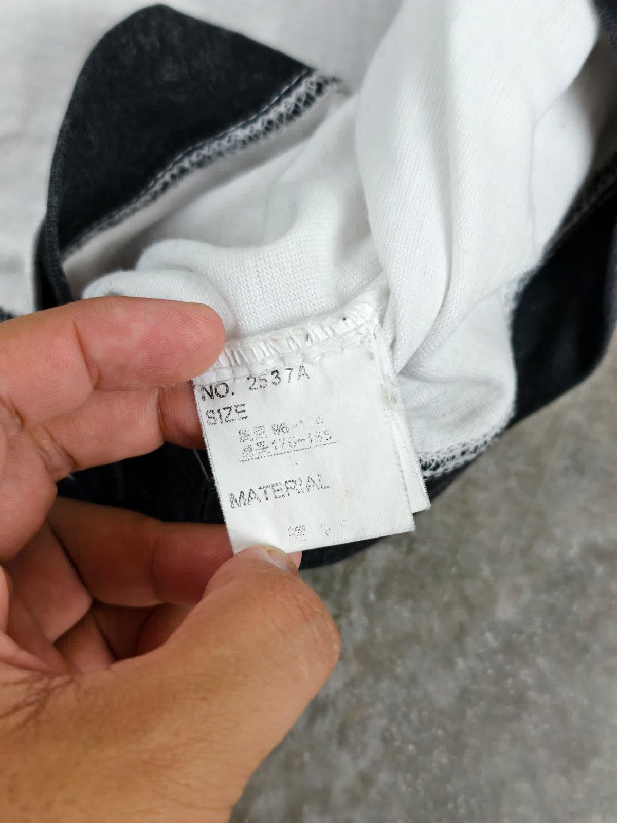 Vintage Rare Design Japanese Brand T-Shirt Size US L / EU 52-54 / 3 - 7 Thumbnail