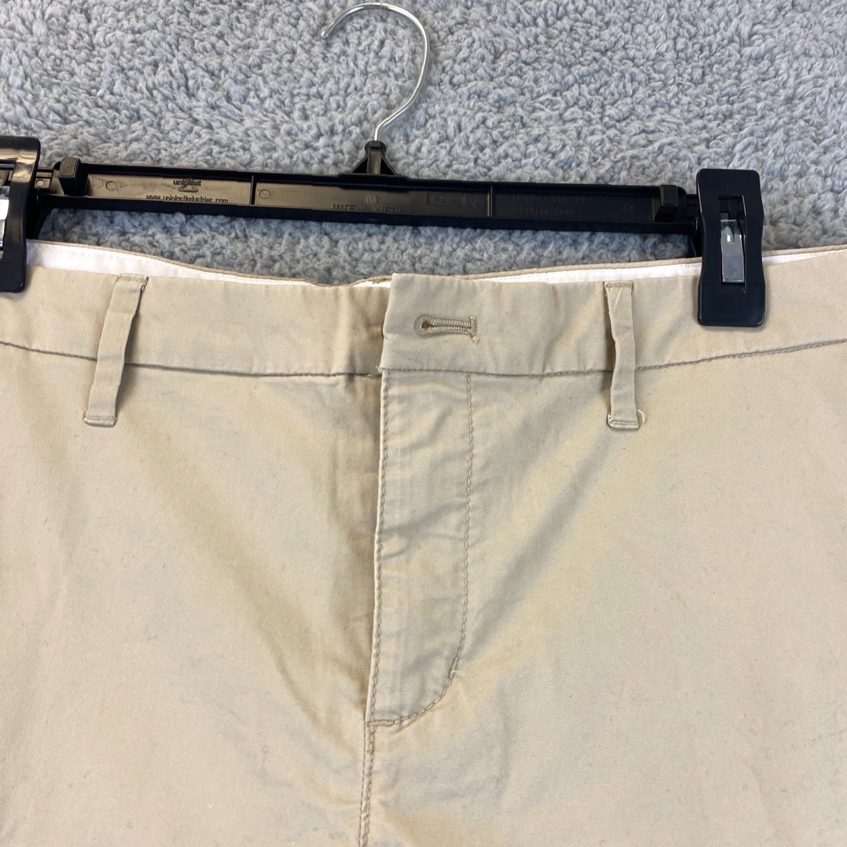 Old Navy Old Navy Women's Shorts Size 10 Regular Beige Chino Flat Front Casual Performance Size 34" / US 12 / IT 48 - 2 Thumbnail