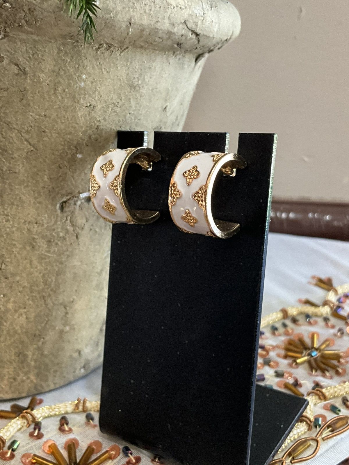 Other Elegant Four-Leaf Flower C-Shaped Hoop Earrings Size ONE SIZE - 5 Thumbnail