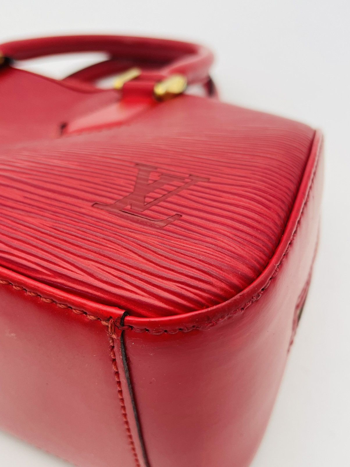 Louis Vuitton Louis Vuitton epi Jasmine red hand bag Size ONE SIZE - 8 Thumbnail