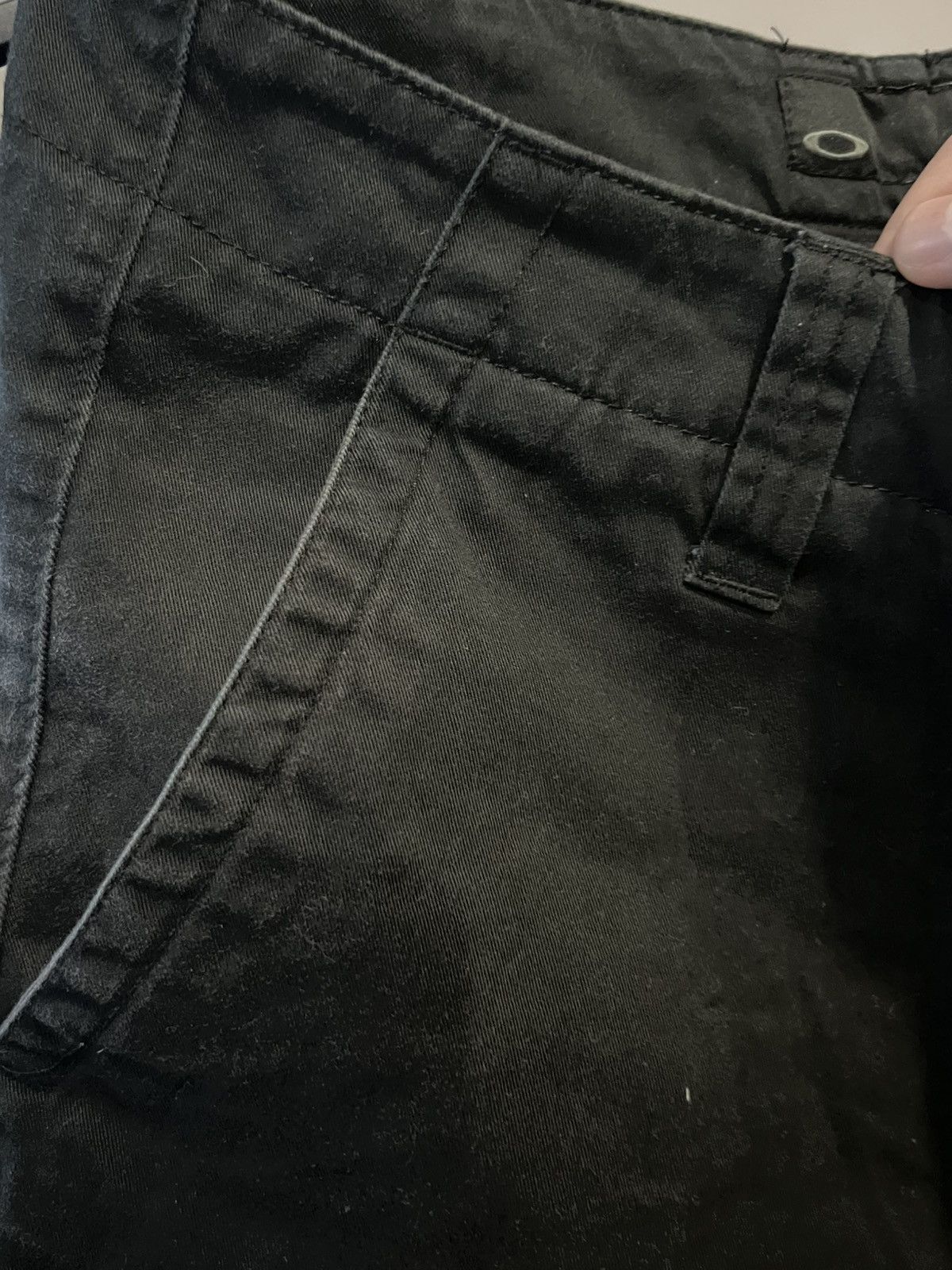 Oakley Oakley Black Solid Shorts Mini Logo Button Closure Men’s 33 Size US 33 - 8 Thumbnail