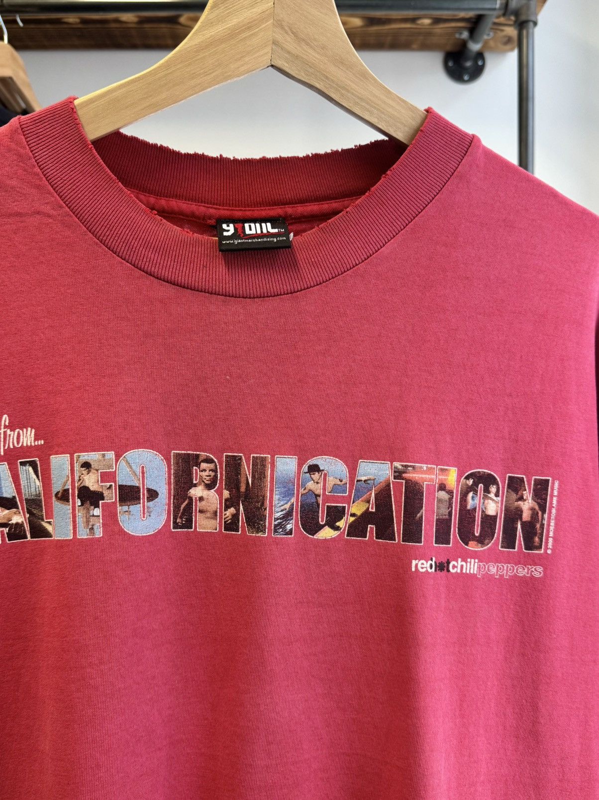 Band Tees Vintage 2000 Red Hot Chilli Peppers “Californication” Tshirt Size US XL / EU 56 / 4 - 2 Thumbnail