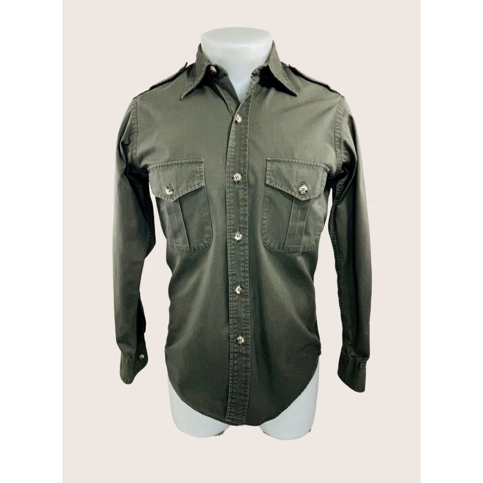 Abercrombie & Fitch Abercrombie & Fitch Safari Shirt Mens S Green Long Sleeve Button-Up Epaulet Vintage Shirt Mens S Green Safari Vintage Shirt Size US S / EU 44-46 / 1 - 1 Thumbnail