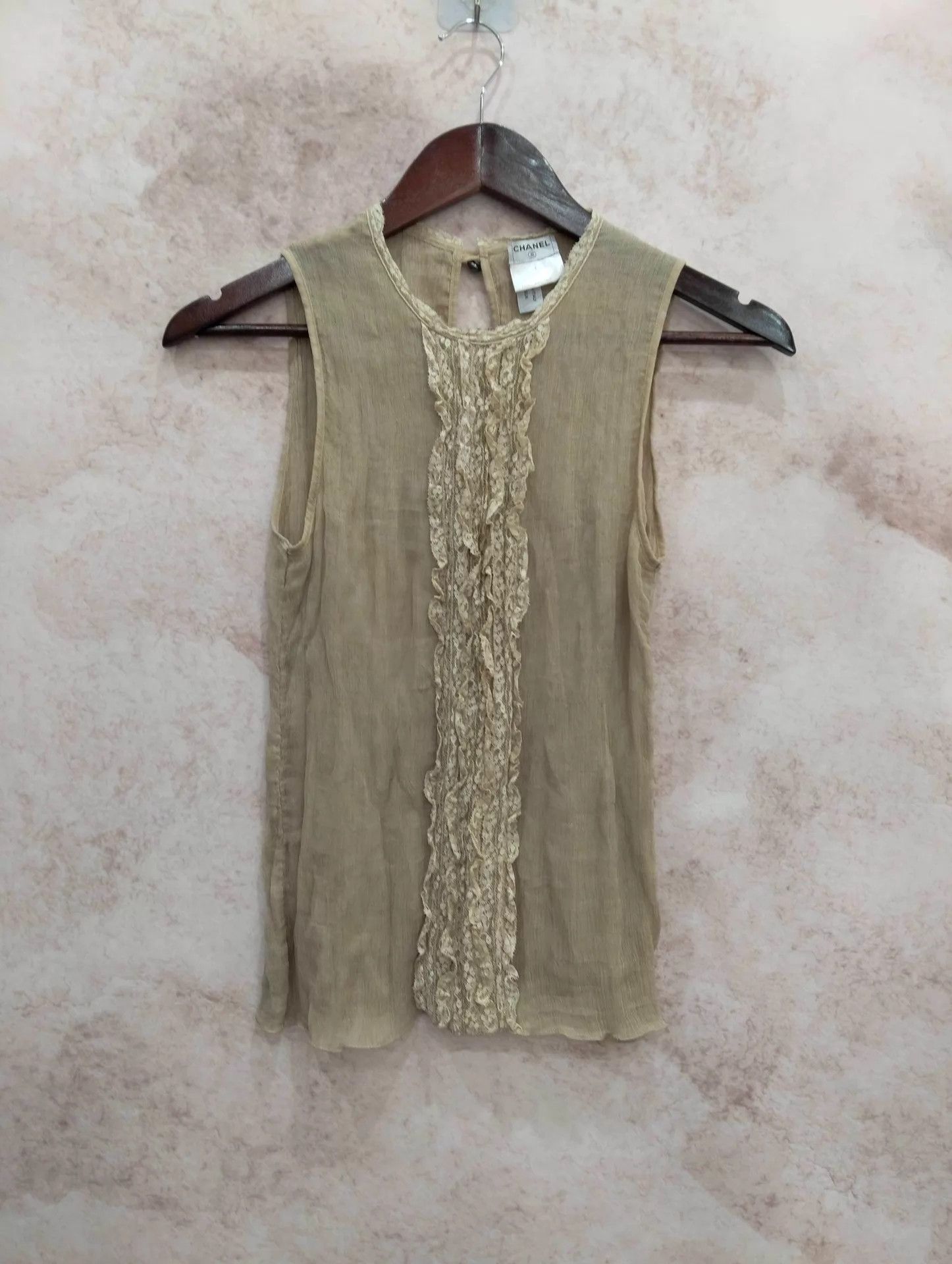 Chanel CHANEL Silk Sleeveless Top 36 (95 New) Size XS / US 0-2 / IT 36-38 - 1 Thumbnail
