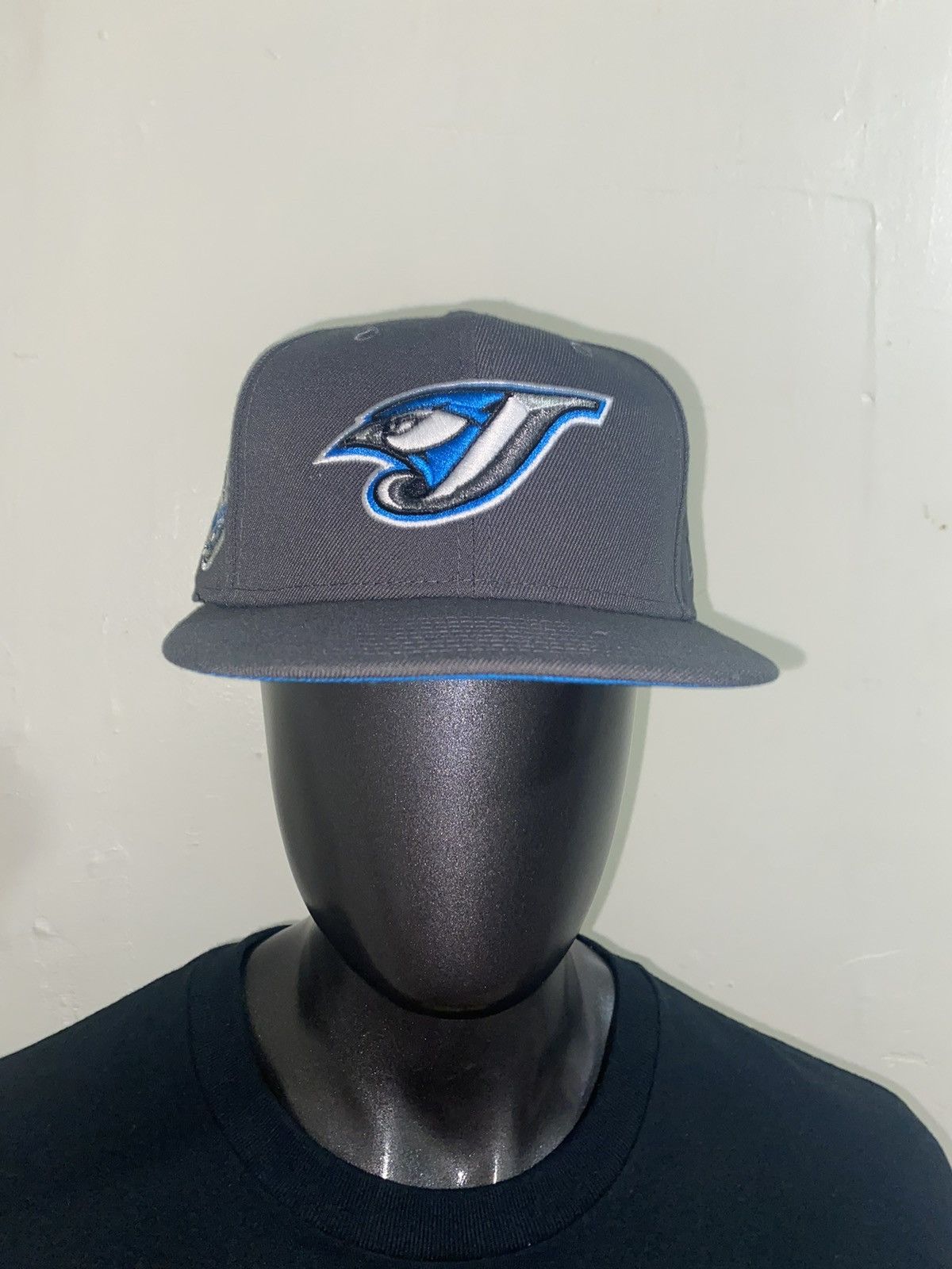 Nwt unique new era Blue offers Jays hat 7 1/4