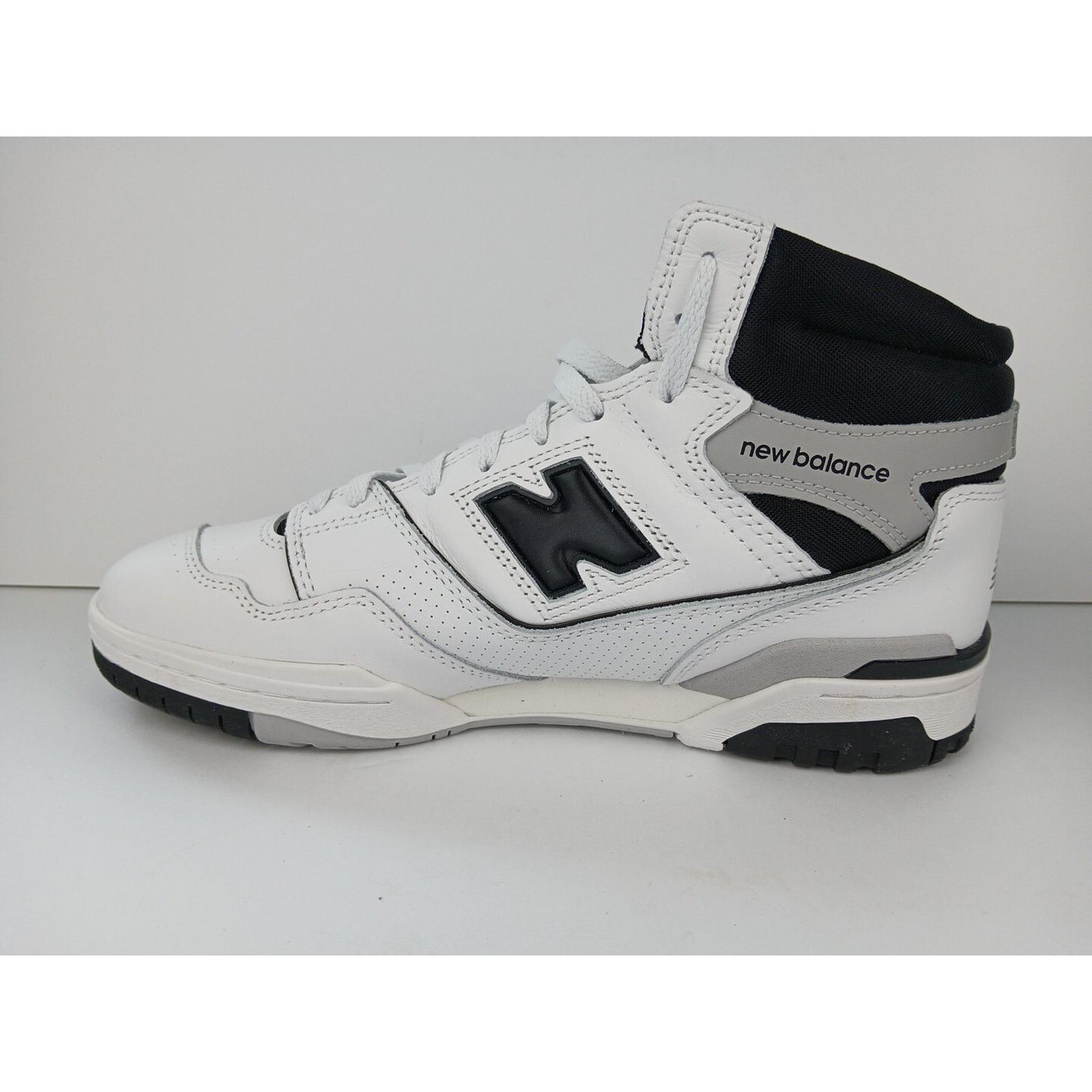 New Balance New Balance 650R Lifestyle White / BLK Shoes Men's Sz 11 Size US 11 / EU 44 - 15 Thumbnail