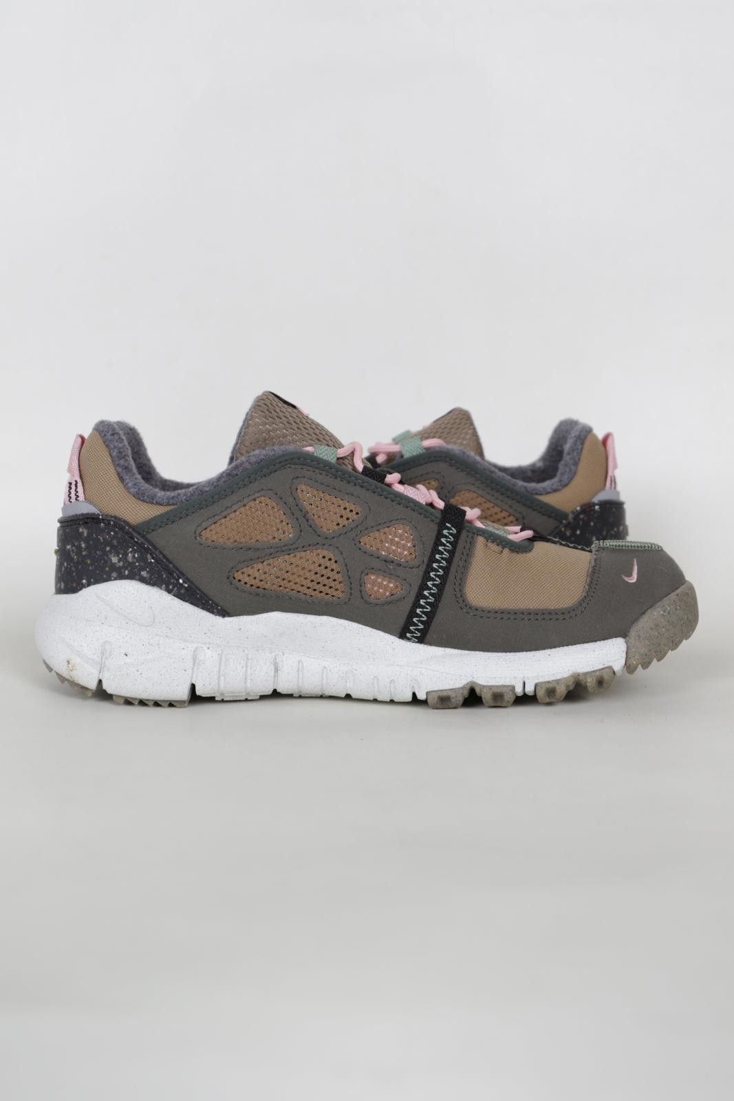 Nike 2021' Nike Free Terra Vista Low-Top Sneakers Size US 9 / EU 42 - 4 Thumbnail
