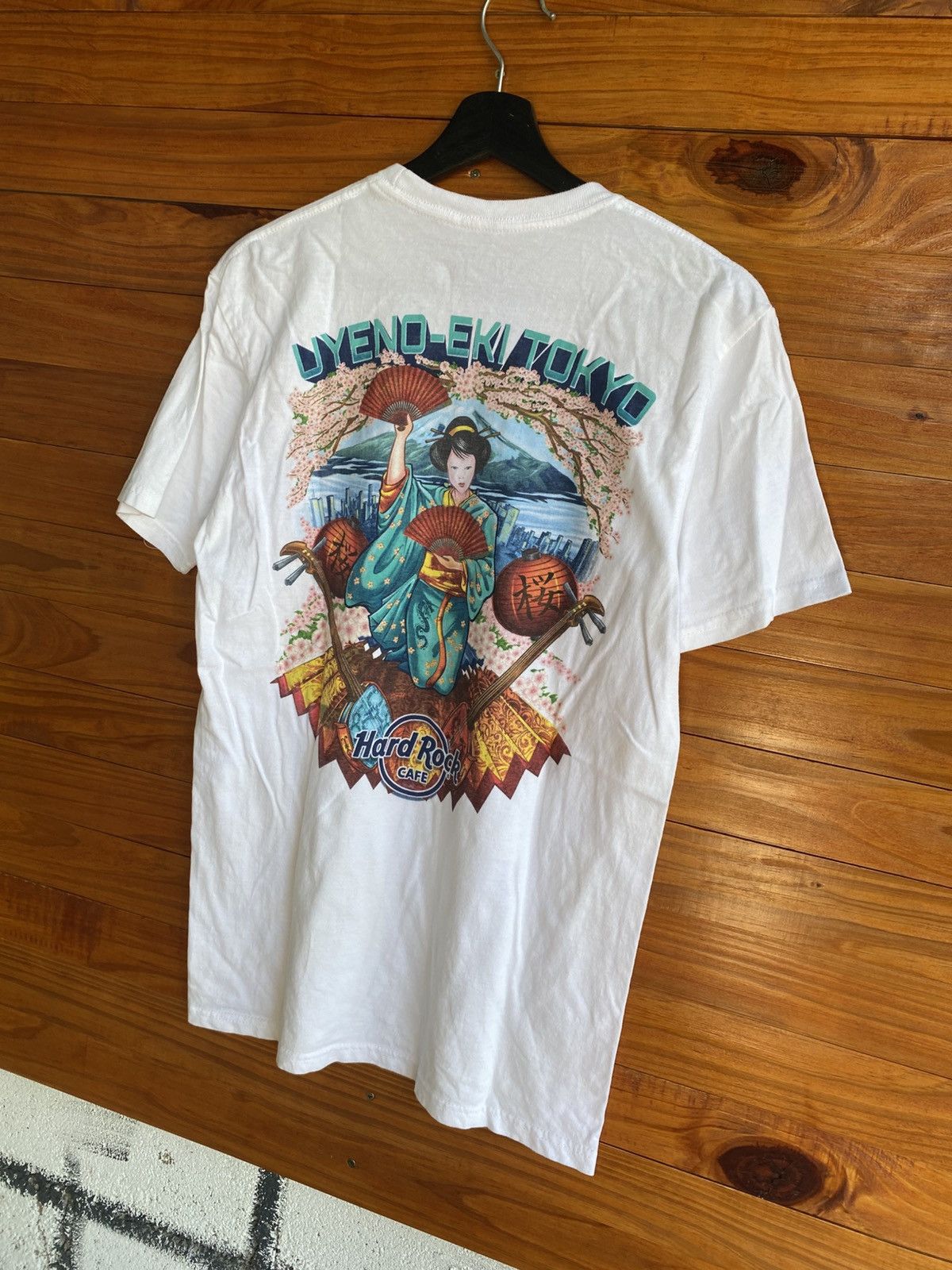 Hard Rock Cafe Vintage Hard Rock Cafe Ueno-Eki Tokyo Geisha Graphic T-Shirt Size US S / EU 44-46 / 1 - 4 Thumbnail