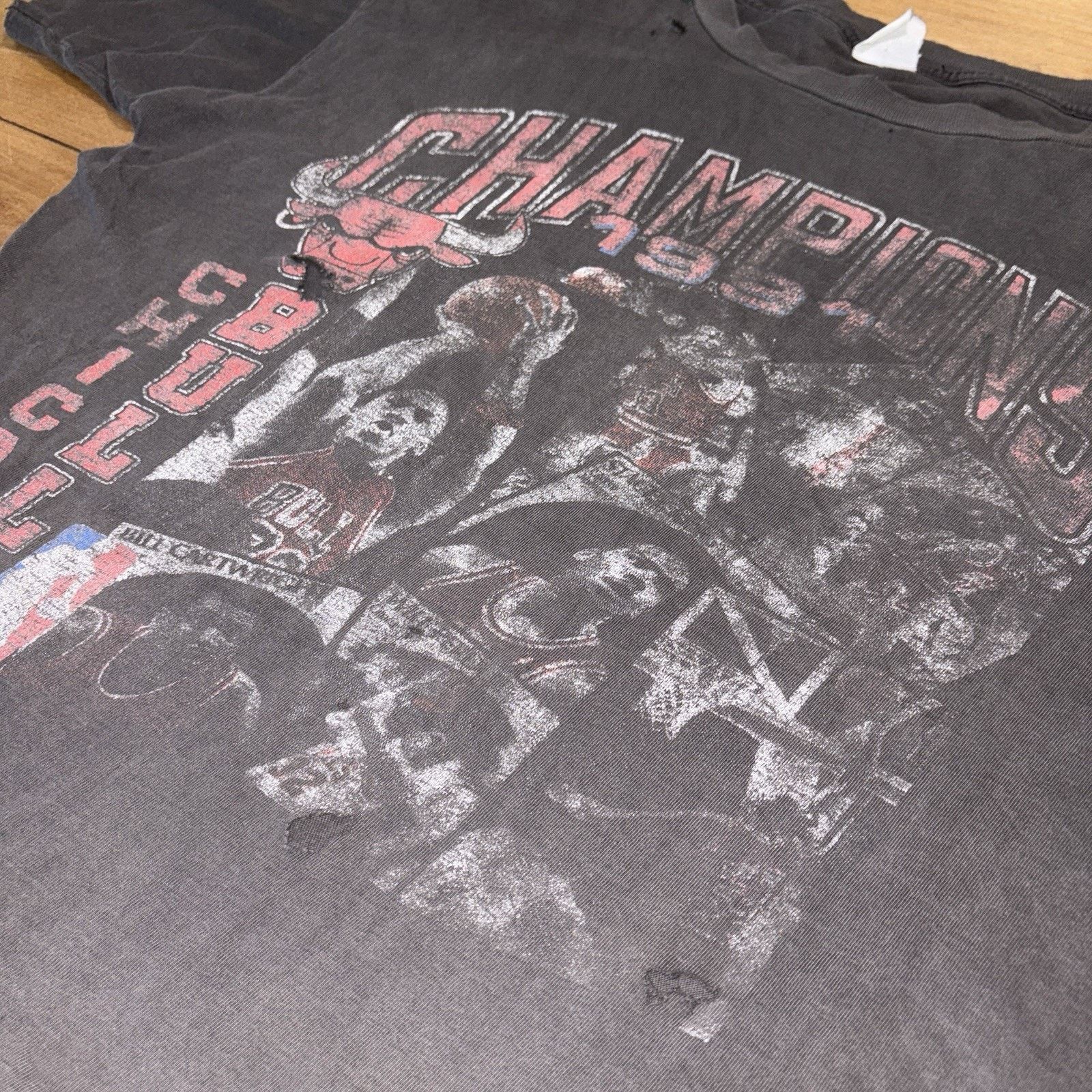 Vintage Vintage 1991 Chicago Bulls NBA Champions Rap Tee Michael J Size US M / EU 48-50 / 2 - 3 Thumbnail