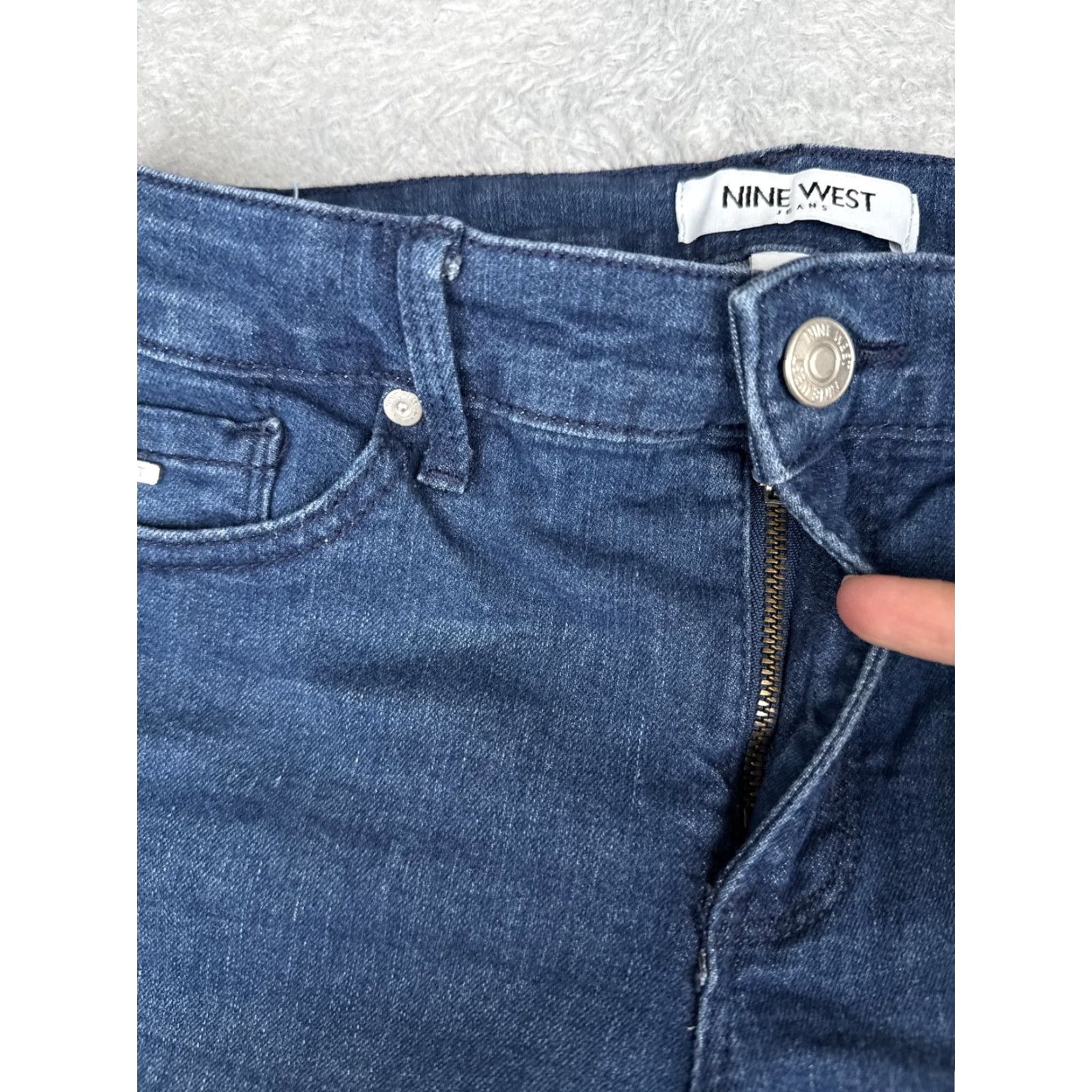 Nine West Nine West Chrystie Cap Straight Jeans Womens 4 Blue Wash Mid Rise Denim 28x24.5 Size 27" / US 4 / IT 40 - 5 Thumbnail