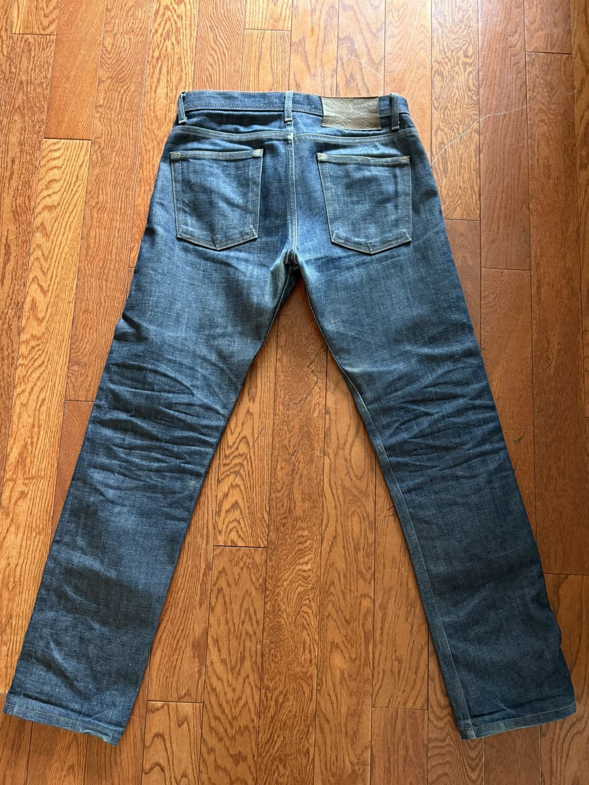 Naked & Famous Weird Guy Dirty Fade Selvedge Size US 30 / EU 46 - 2 Thumbnail