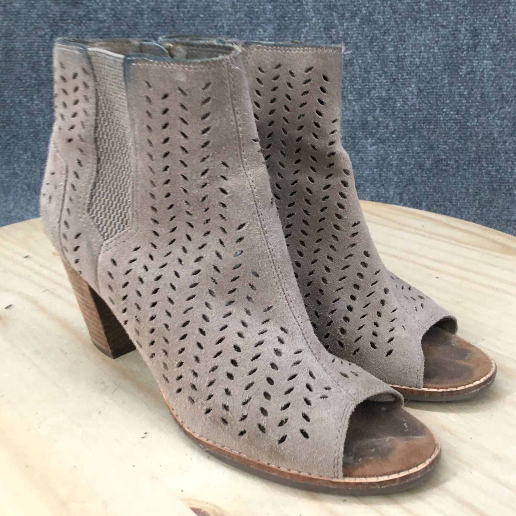 Toms TOMS Boots Womens 10 Casual Side Zip Ankle Bootie Gray Suede Peep Toe Heels Size US 10 / IT 40 - 5 Thumbnail