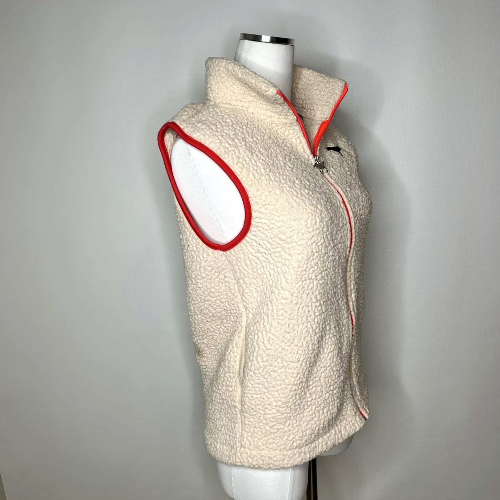 Victoria's Secret VINTAGE Victoria's Secret Pink Vest Full Zip Sleeveless Sherpa Logo Casual XS Cream Vest Womens Size XS / US 0-2 / IT 36-38 - 2 Thumbnail