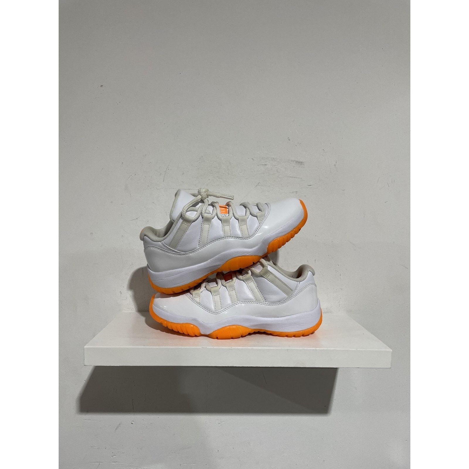 NIKE JORDAN 11 LOW CITRUS SIZE 6.5W (5Y) PREOWNED