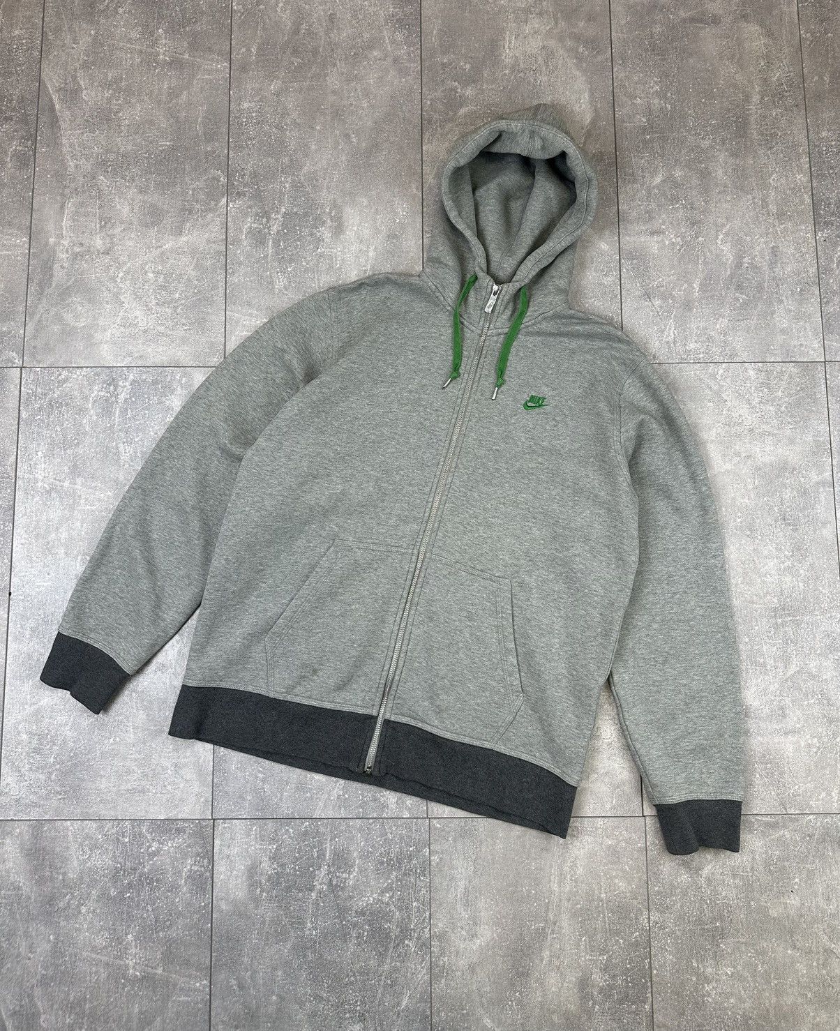 Nike Nike Vintage Grey Hoodie Small Logo Y2K Size US L / EU 52-54 / 3 - 1 Thumbnail