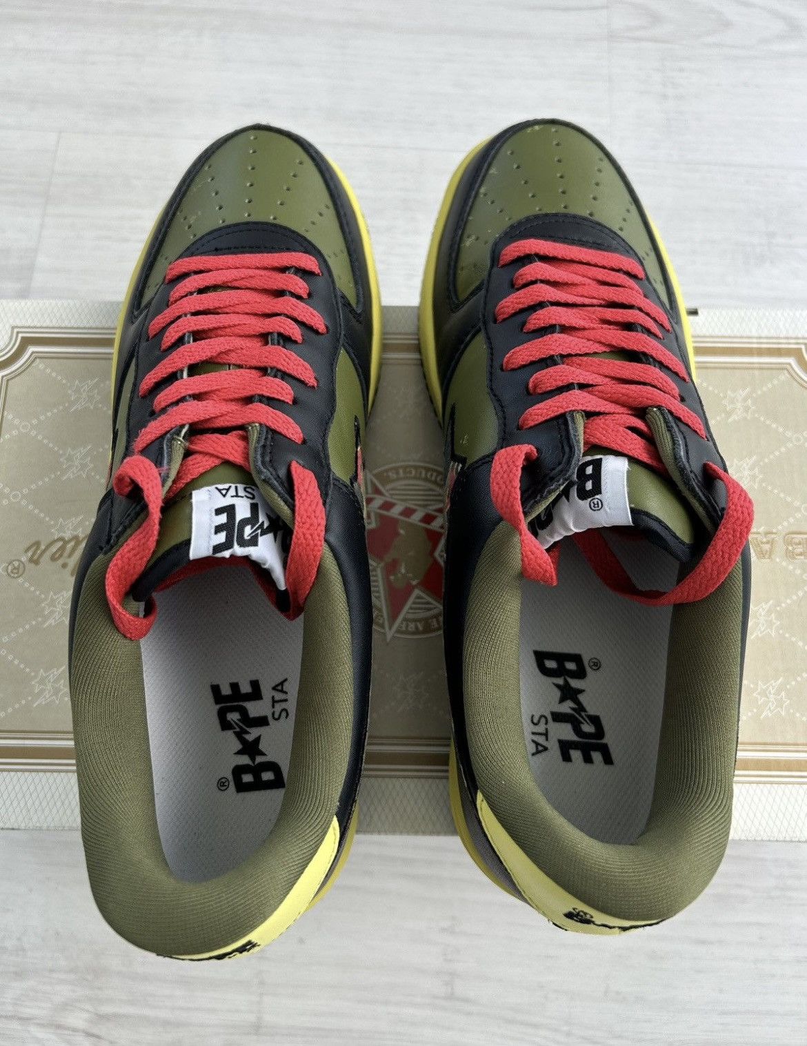 Bape × Kaws VERY RARE OG 2005 A BATHING APE X KAWS BAPESTA Size US 9.5 / EU 42-43 - 9 Thumbnail