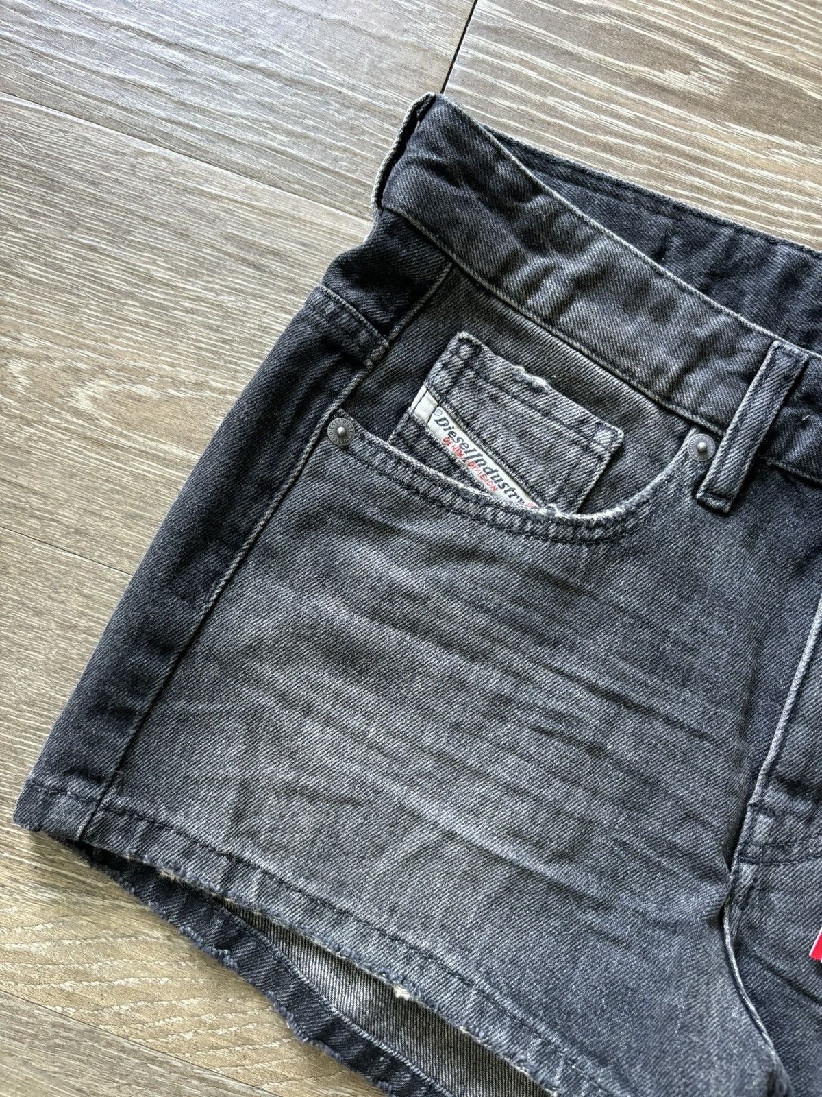 Diesel × Japanese Brand Crazy Y2K Diesel Industry Black Denim Shorts W 26 Size 26" / US 2 / IT 38 - 2 Thumbnail