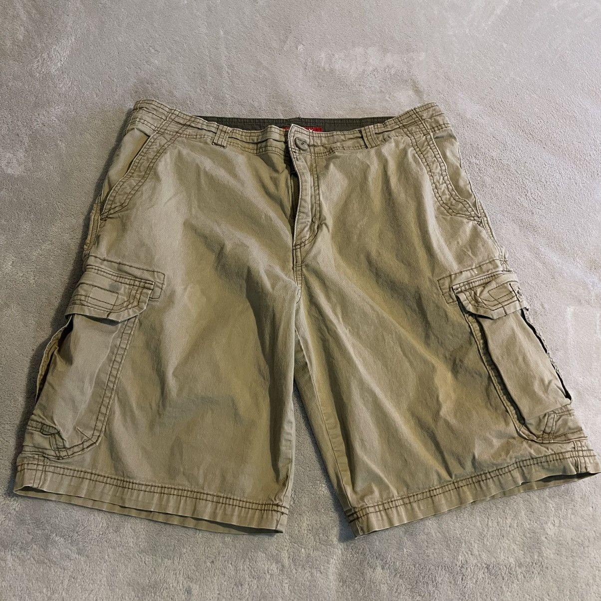 UNIONBAY Vintage Y2K Unionbay Mens Cargo Shorts Size 36 Khaki Tan Size US 36 / EU 52 - 1 Thumbnail