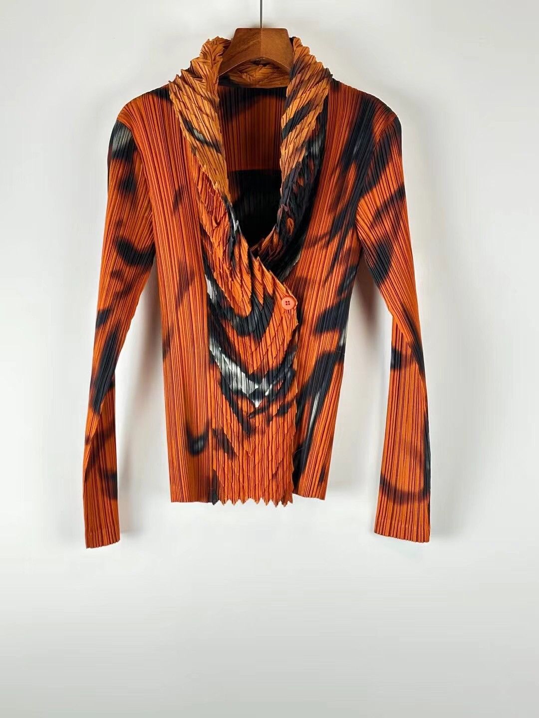 Issey Miyake × Vintage Orange Flame Dragon Scale Jacket Size L / US 10 / IT 46 - 1 Thumbnail
