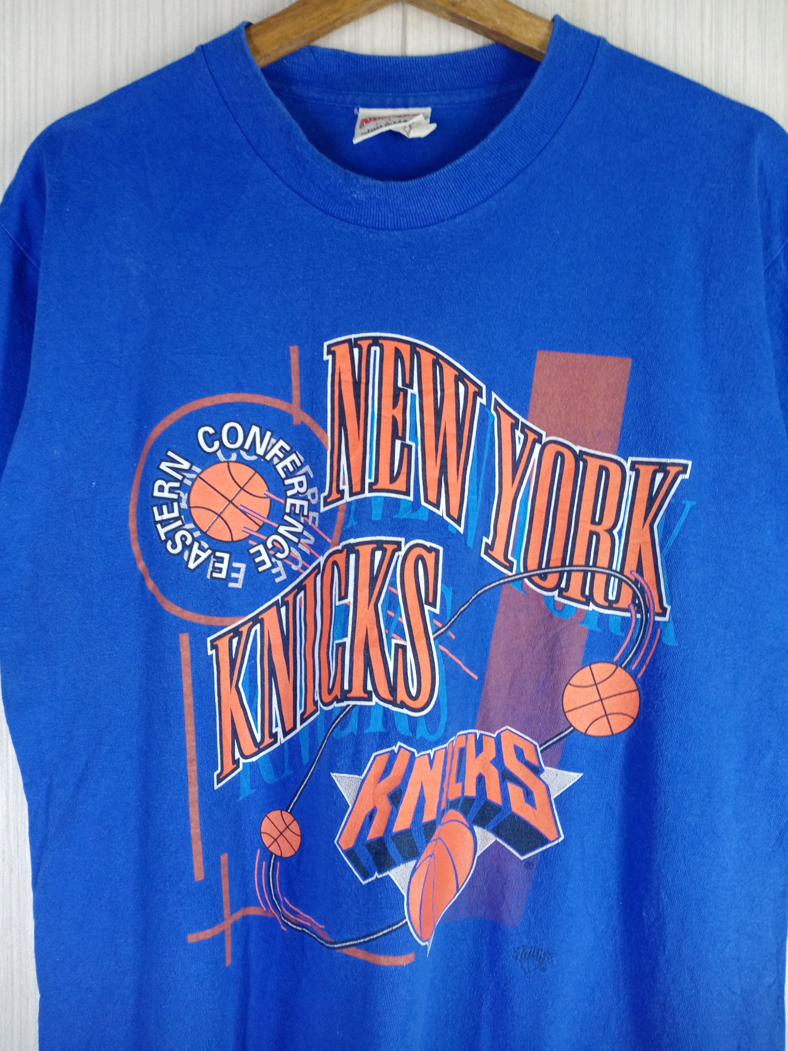 NBA Rare Vintage 90s New York Knicks NBA Tshirt Size US L / EU 52-54 / 3 - 4 Thumbnail