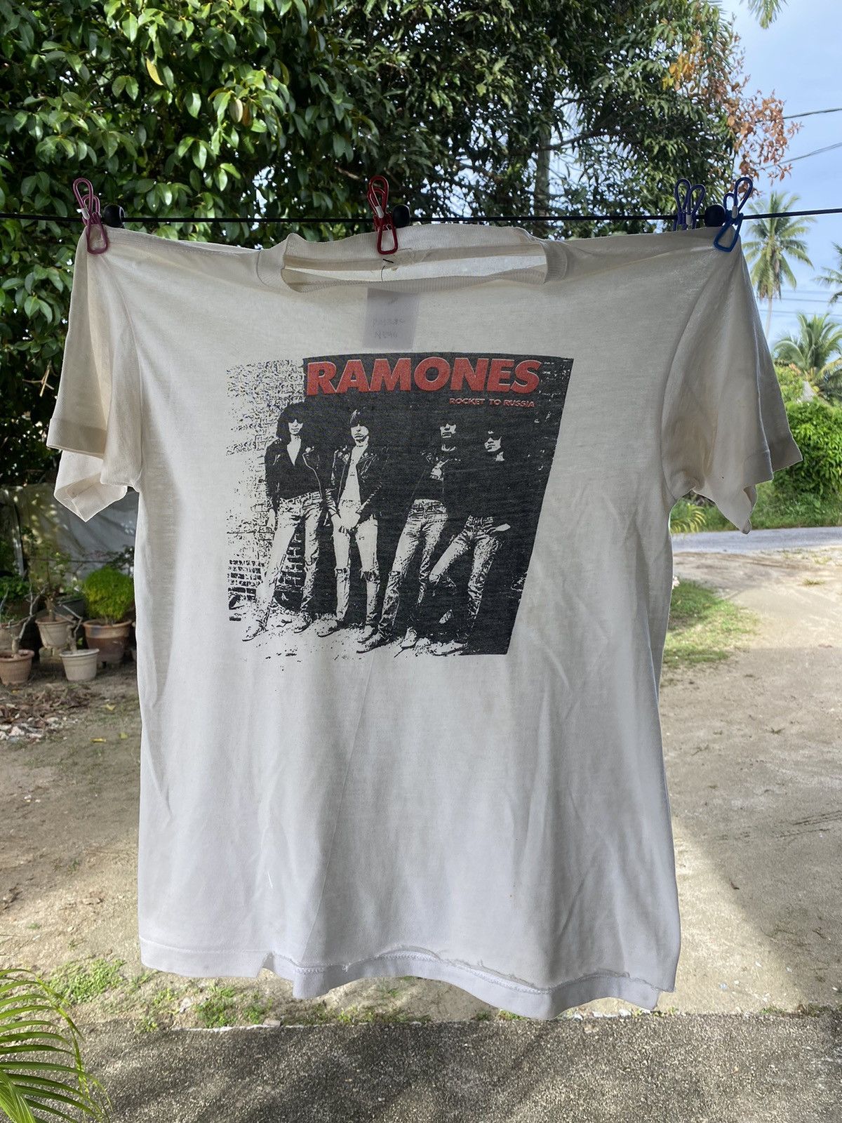 Band Tees Vintage Ramones Band tee DISTRESS Size US S / EU 44-46 / 1 - 1 Thumbnail