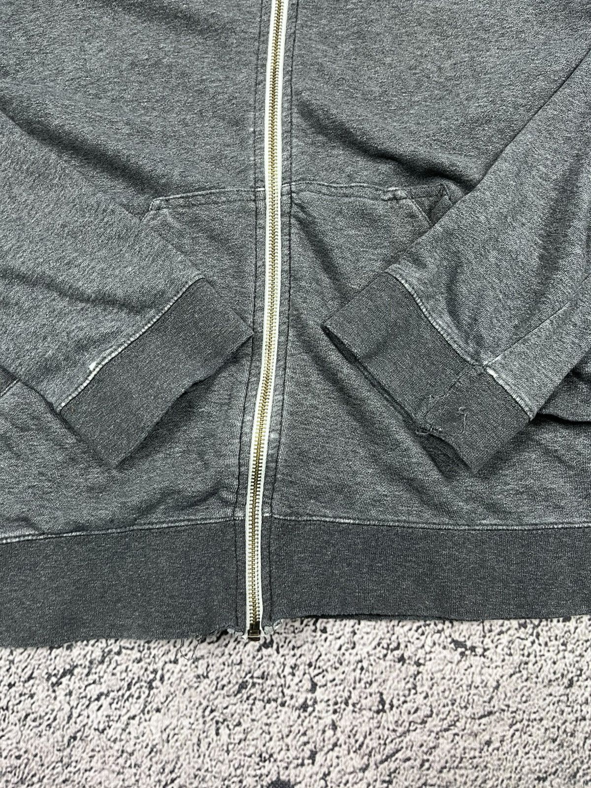 Vintage Vintage Y2K Oakley trashed zip hoodie outdoor style size S Size US S / EU 44-46 / 1 - 3 Thumbnail