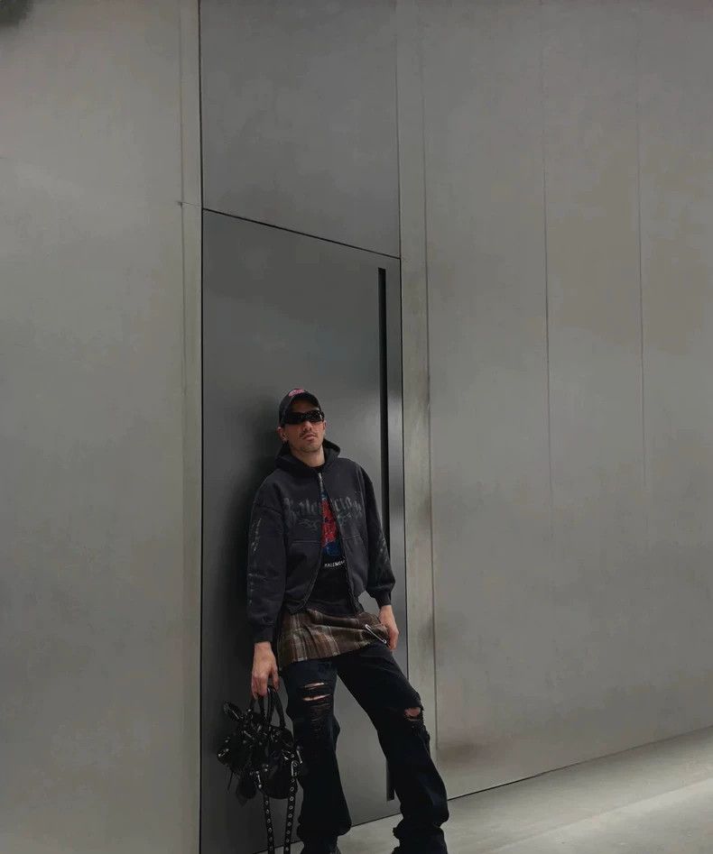 Balenciaga Balenciaga Winter limited dragon zipper hoodie Size US XS / EU 42 / 0 - 8 Thumbnail