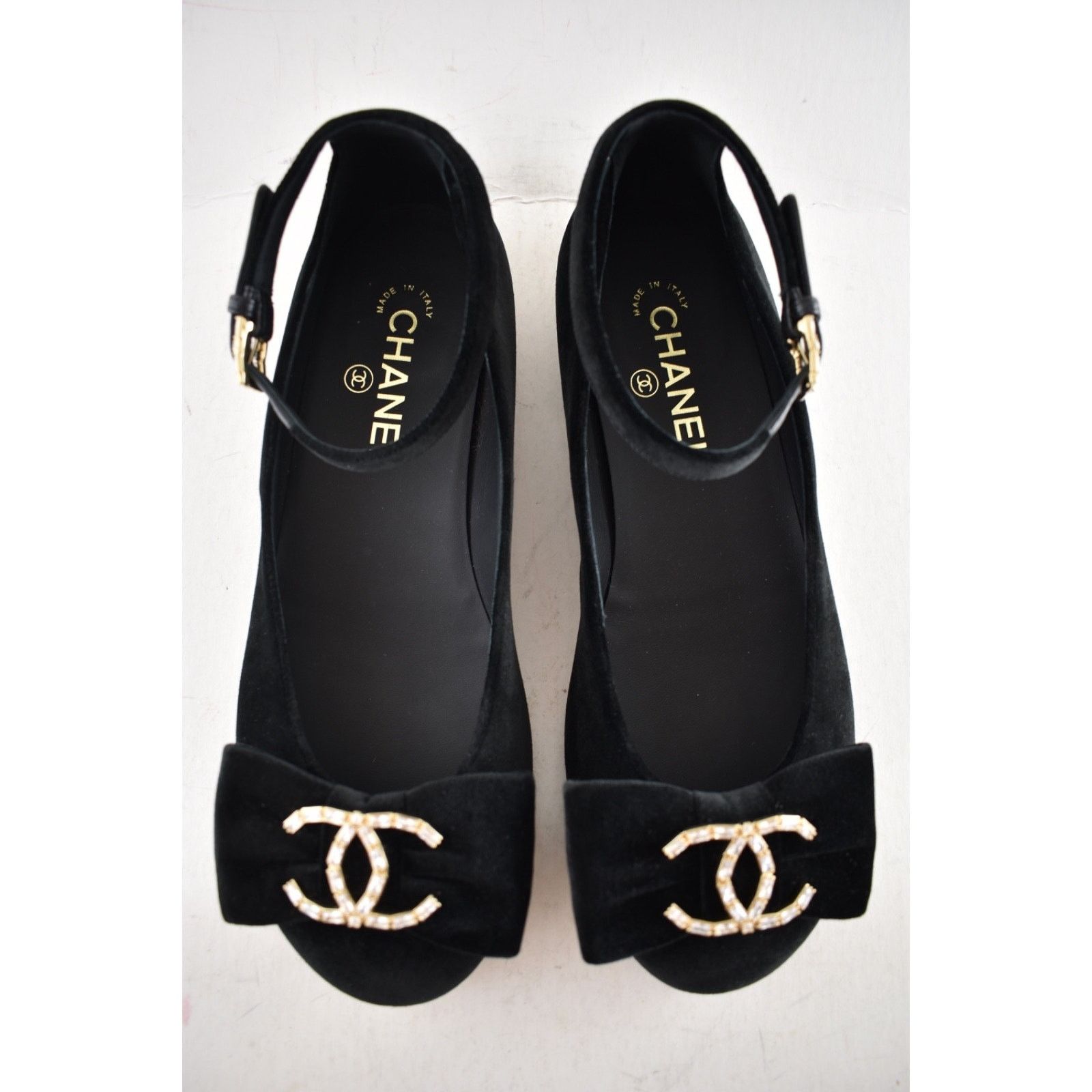 Chanel Chanel Velvet Crystal CC Bow Ankle Strap Ballet Flat 36.5 Size US 5.5 / IT 35.5 - 16 Thumbnail