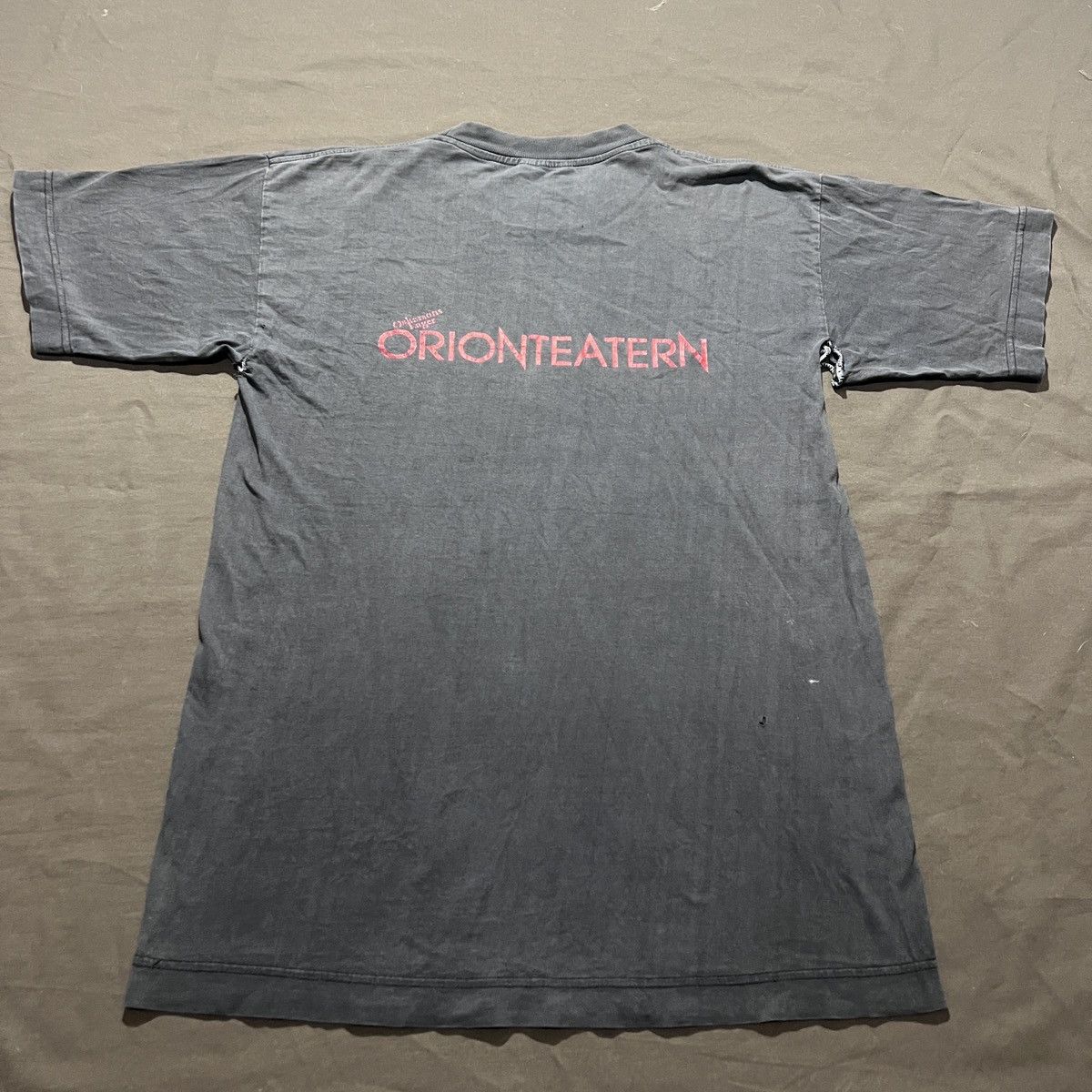 Vintage 90s The Invisible Circus Movie Tee Distressed Faded Thrashed Size US S / EU 44-46 / 1 - 10 Thumbnail
