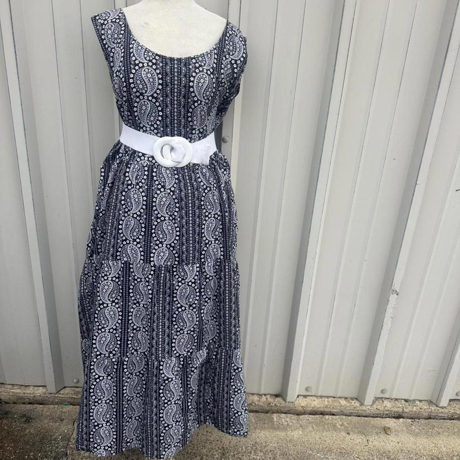 Other Navy and white paisley maxi dress with pockets #maxidress Size ONE SIZE - 1 Thumbnail