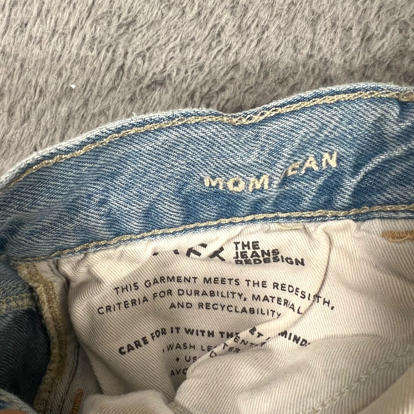 American Eagle Outfitters VINTAGE American Eagle Womens Jeans Mom Fit 6 Light Wash Blue High Rise Relaxed Denim Size 28" / US 6 / IT 42 - 6 Thumbnail