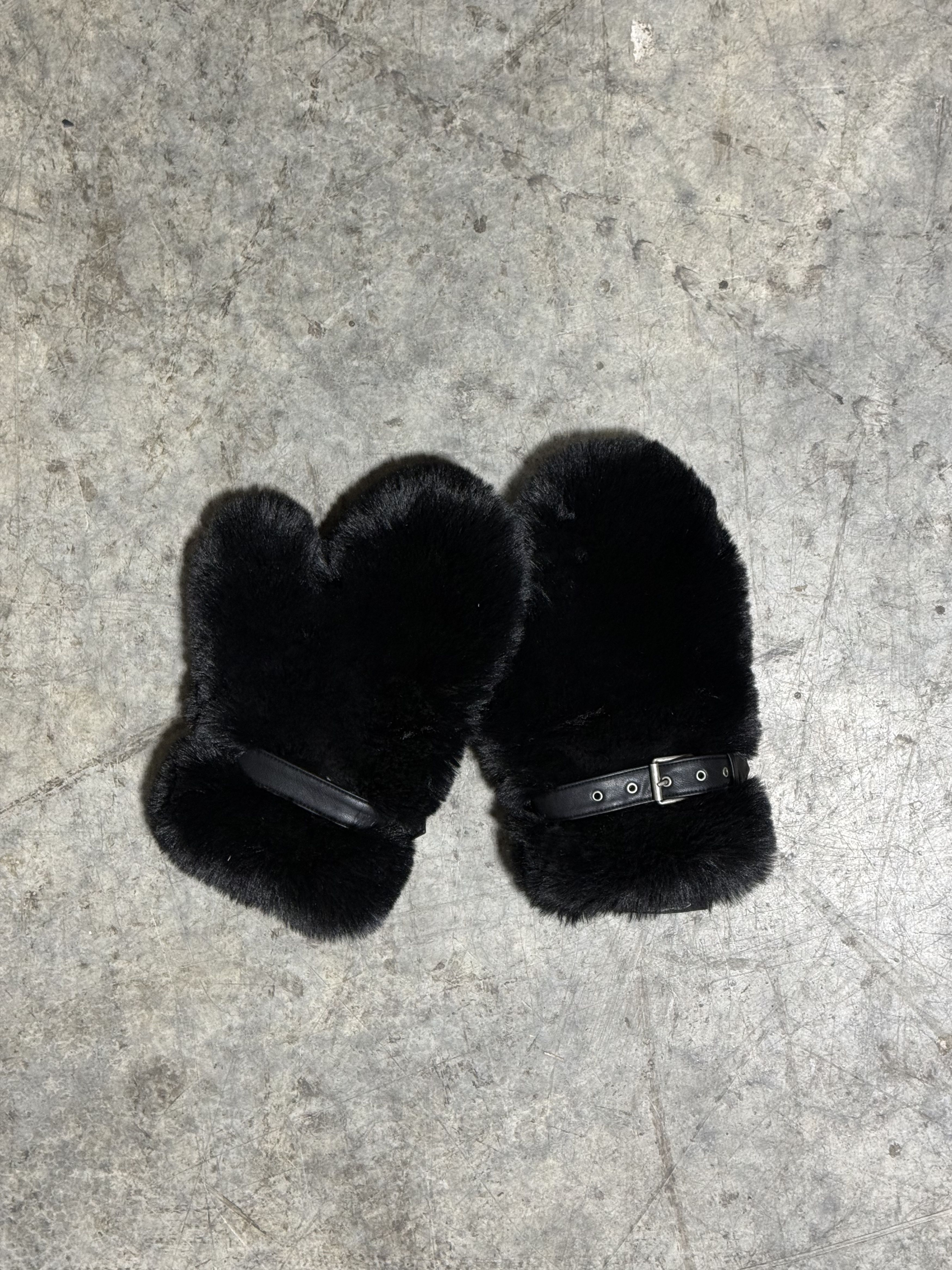 Acne Studios Acne Studios Alion Fur Mits 'Black' Size ONE SIZE - 2 Thumbnail