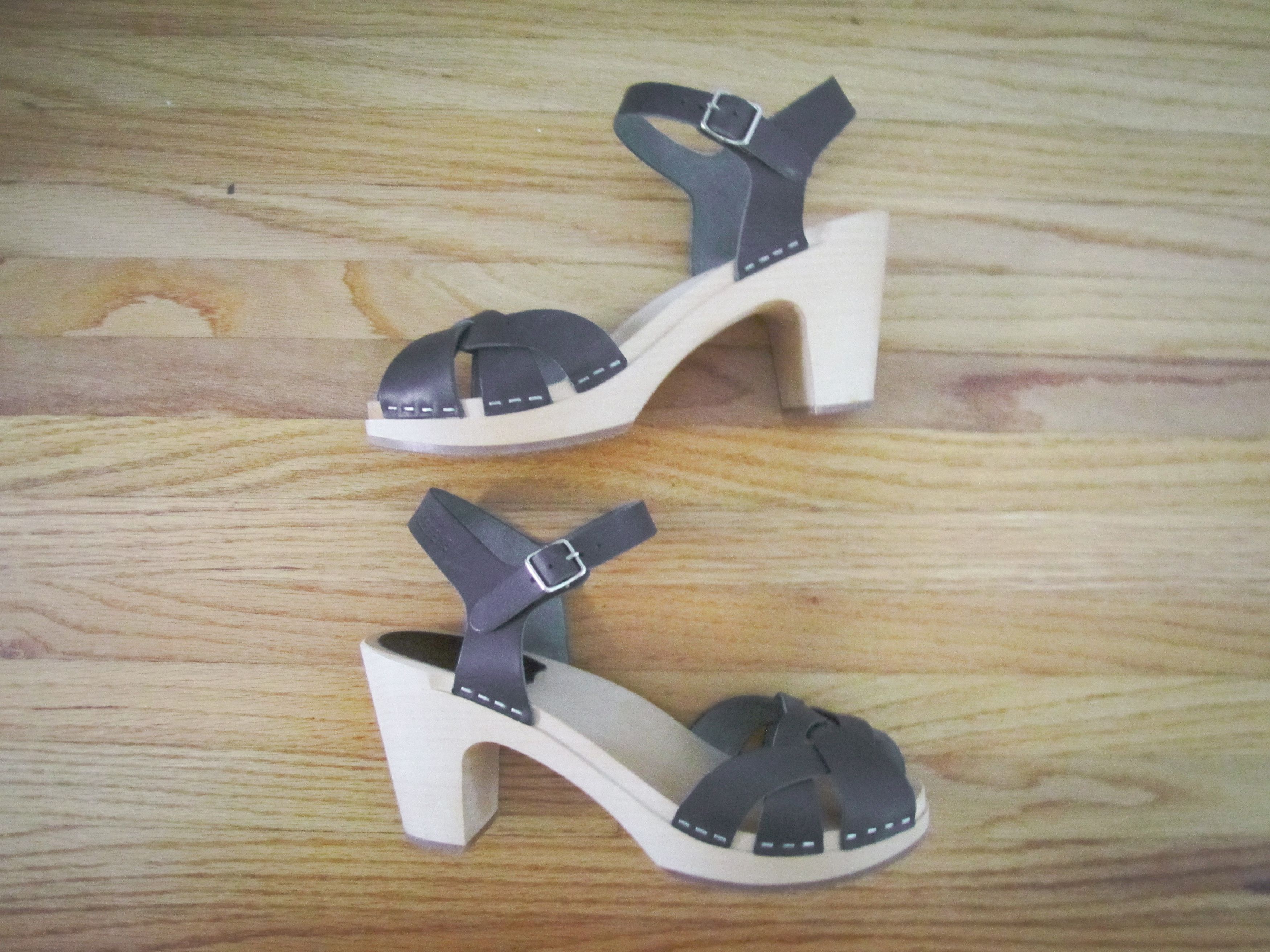 Swedish Hasbeens Swedish Hasbeens Peep-Toe Clogs – Navy Leather (Size 9) Size US 9 / IT 39 - 1 Thumbnail