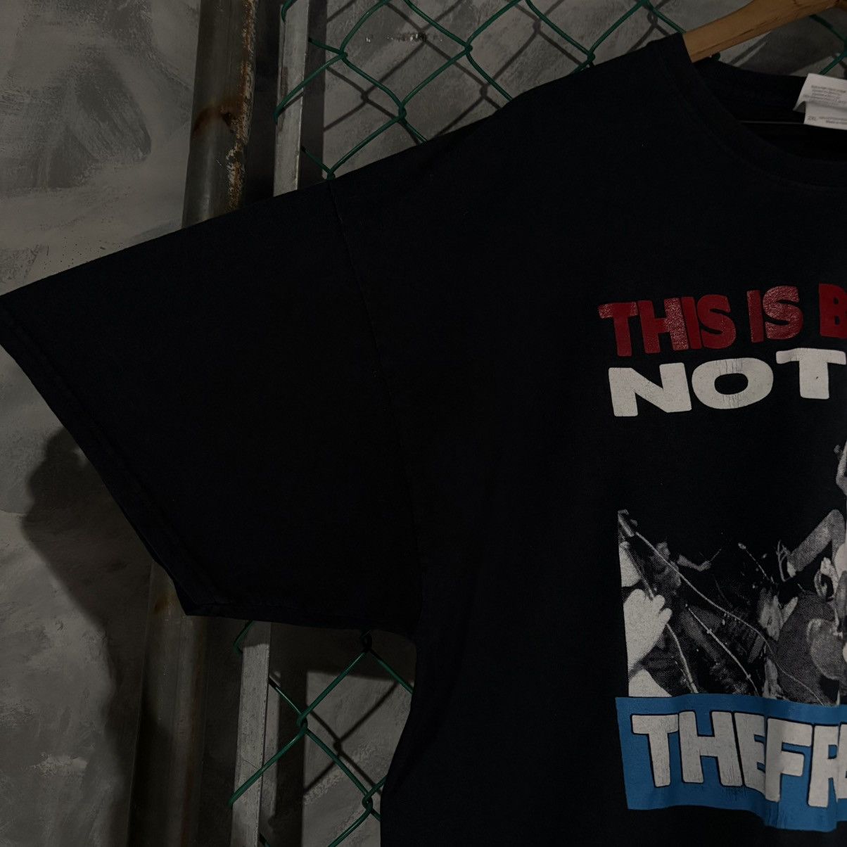 Gildan RARE Vintage This Is Boston Not L.A. THE FREEZE Tour T-Shirt Size US XXL / EU 58 / 5 - 3 Thumbnail