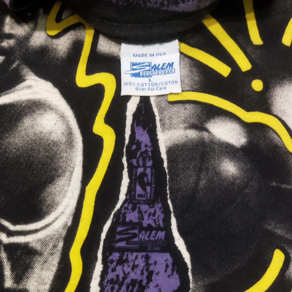Salem Sportswear Vintage 1990s NBA Lakers All Over Print T Shirt Size US L / EU 52-54 / 3 - 3 Thumbnail