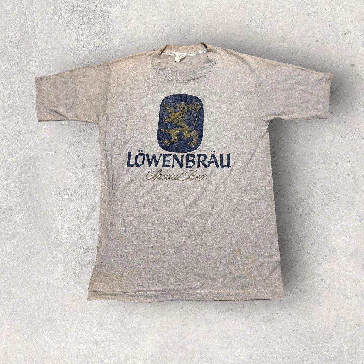 Vintage Vintage Löwenbräu tee Size US M / EU 48-50 / 2 - 1 Thumbnail