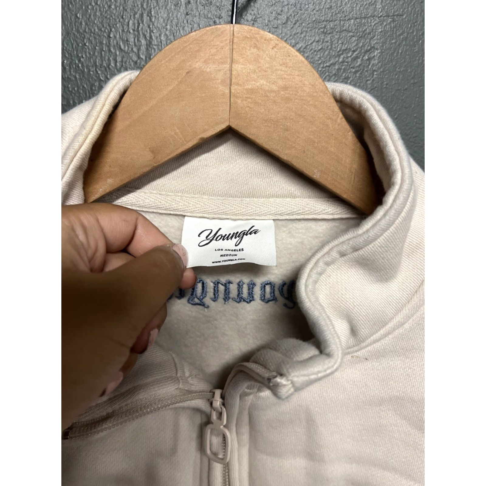 YoungLA VINTAGE Young LA Women’s Super Cropped Beige Quarter Zip Embroidered Medium Size M / US 6-8 / IT 42-44 - 3 Thumbnail