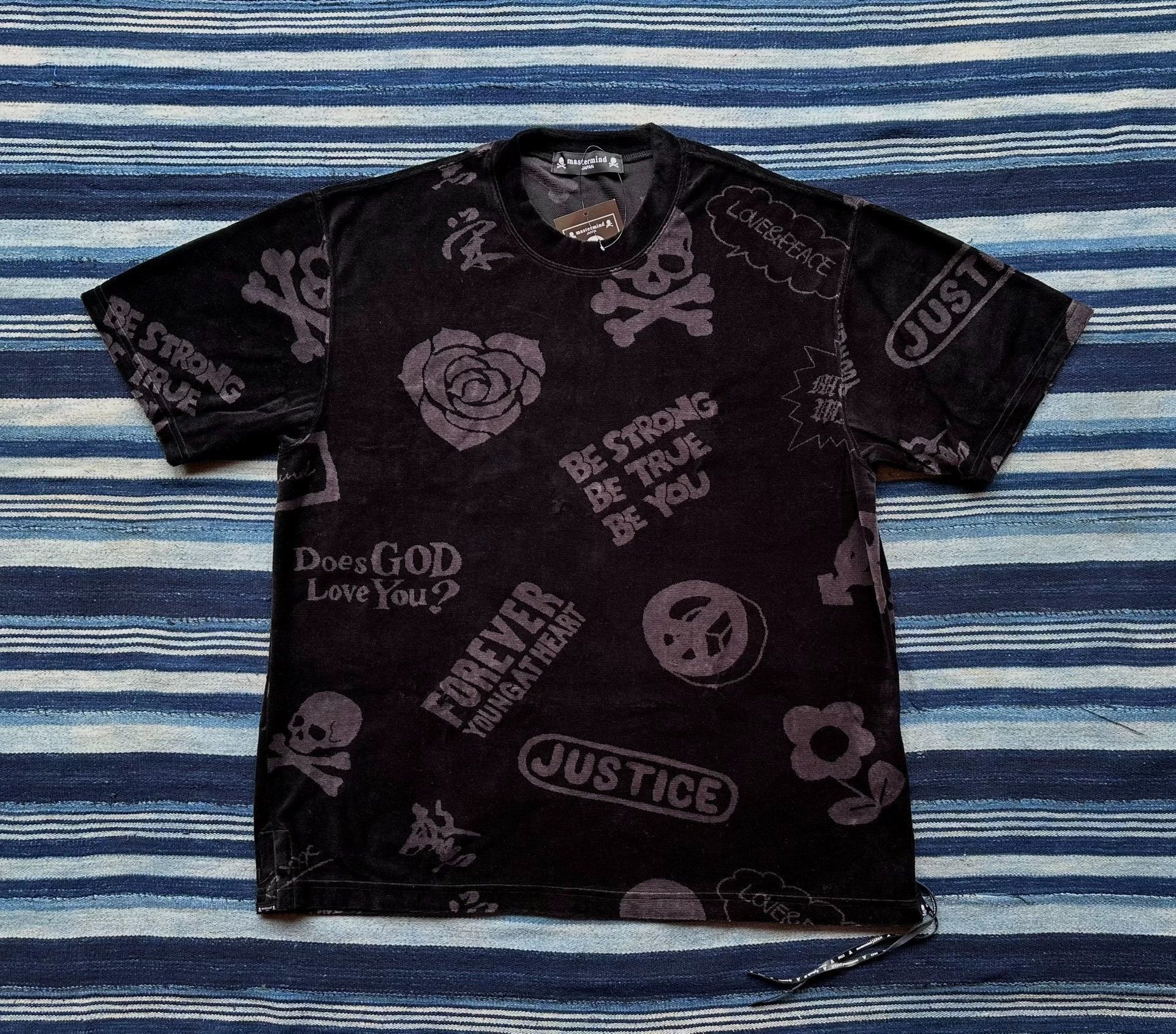 Mastermind Japan Black Graphic Print Short Sleeve Shirt Size US L / EU 52-54 / 3 - 1 Thumbnail
