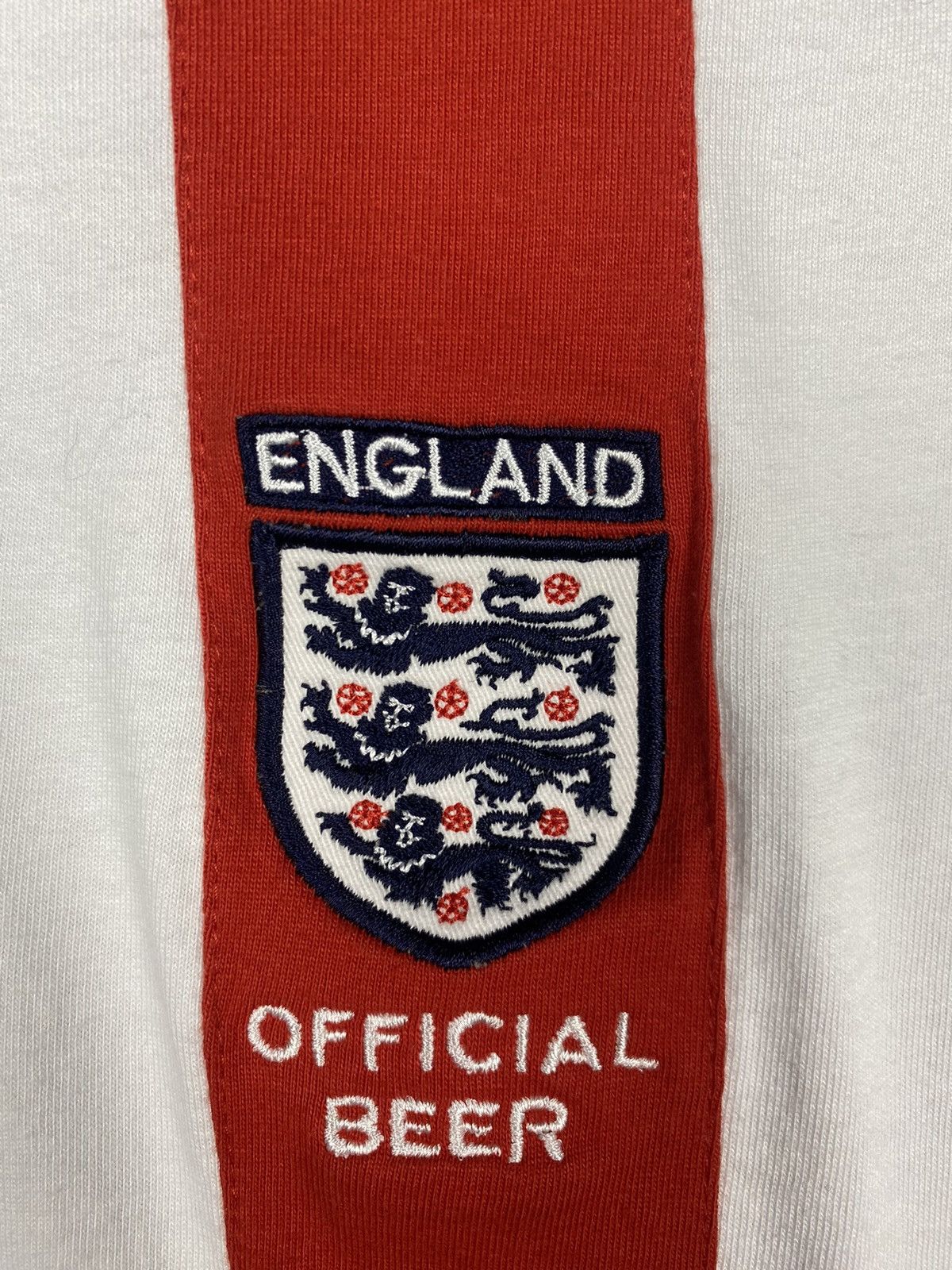 Vintage Vintage England Calsberg Center Logo Tee T Shirt Size US L / EU 52-54 / 3 - 6 Thumbnail