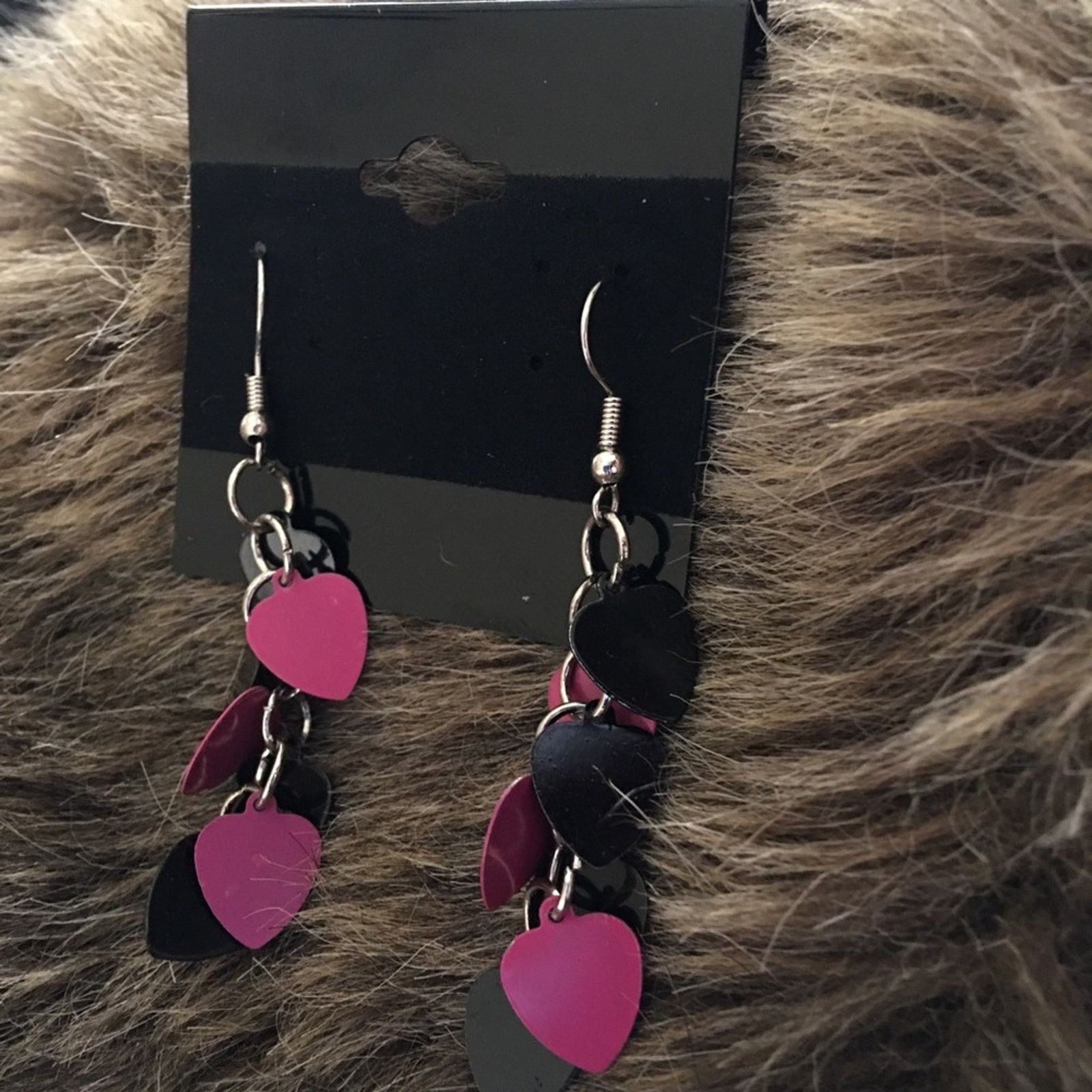 Jewelry Pink and black heart dangle fish hook earrings Size ONE SIZE - 2 Thumbnail