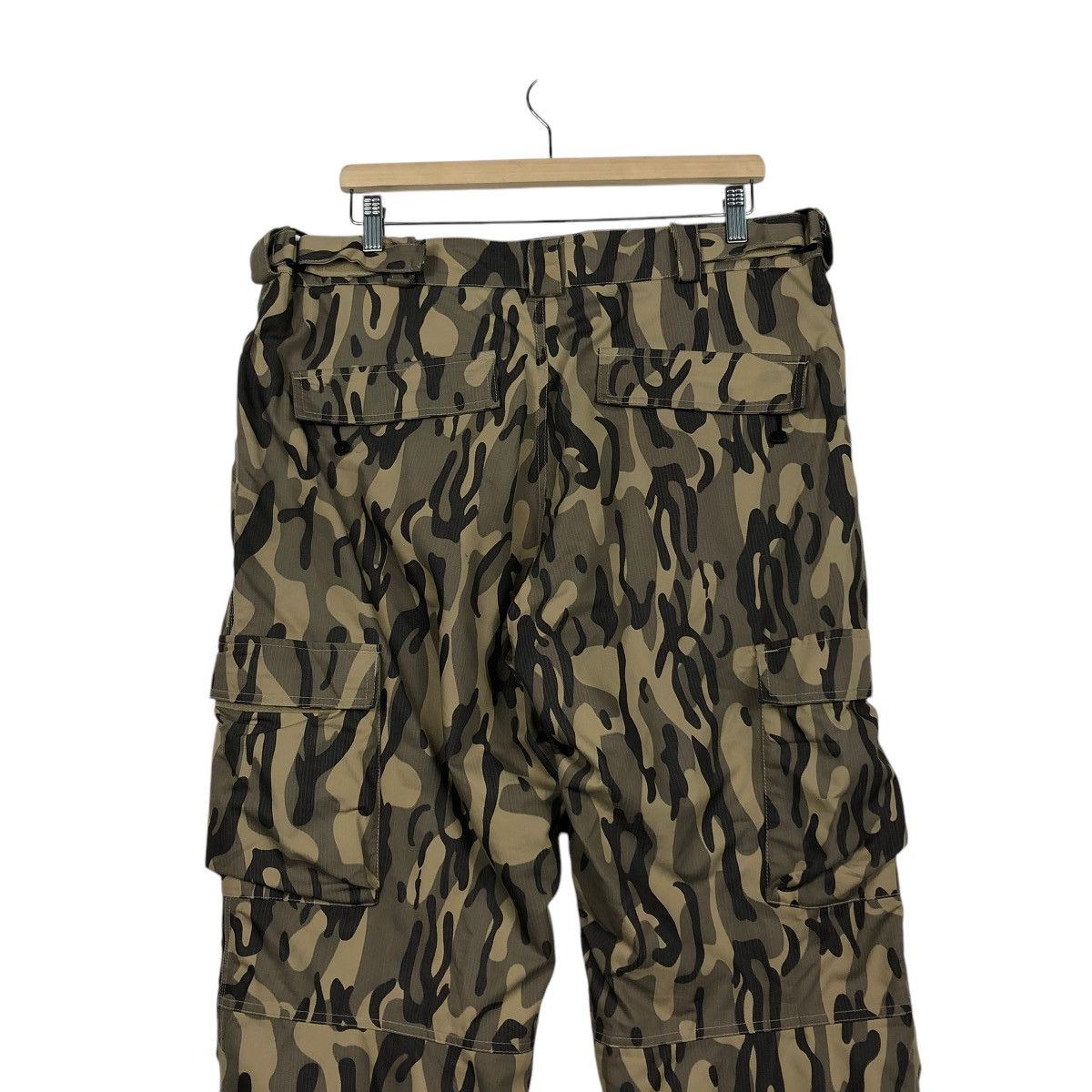 Japanese Brand 🔥VINTAGE CAMOUFLAGE SKI CARGO PANTS COLUMBIA MULTI POCKETS Size US 36 / EU 52 - 14 Thumbnail