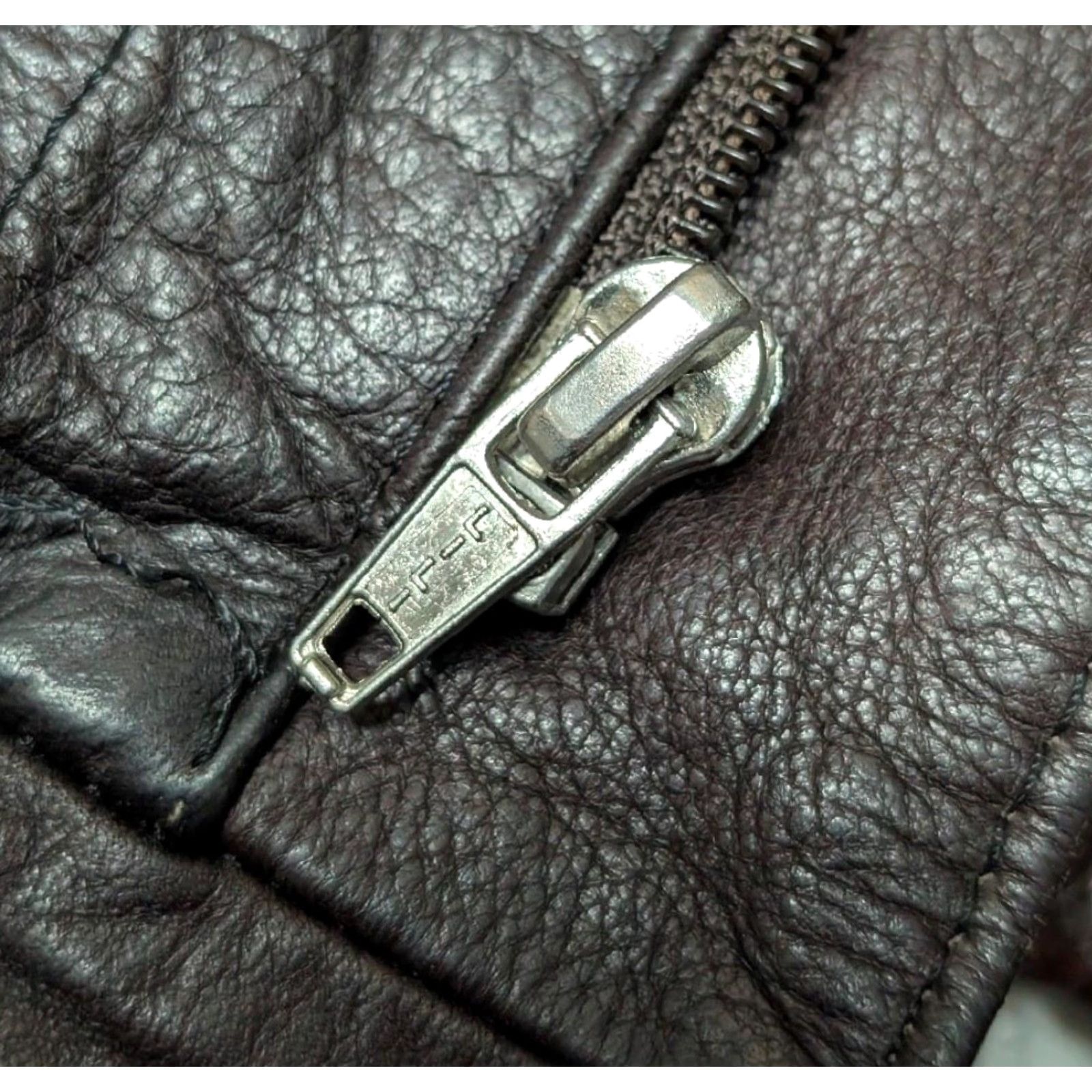 Vintage VINTAGE BOMBER JACKET Mens L 44 Brown Leather Cowhide Zip Flight Model Patina 1990s 1980s Ford Cobra Shelby Car Club Size US L / EU 52-54 / 3 - 6 Thumbnail