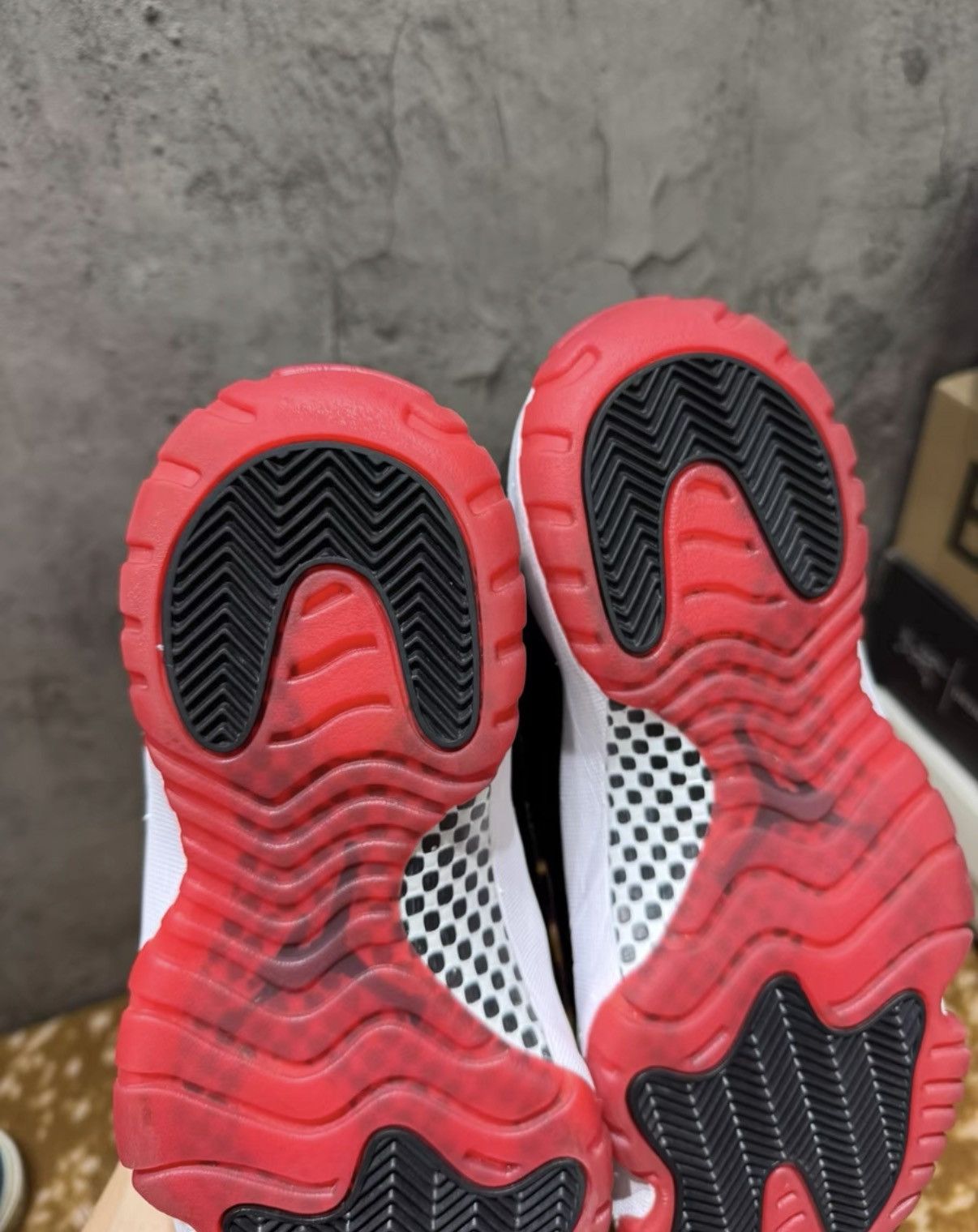 Nike Nike Air Jordan 11 Bred, Style Code 378037-061 K37 Size US 9 / EU 42 - 5 Thumbnail