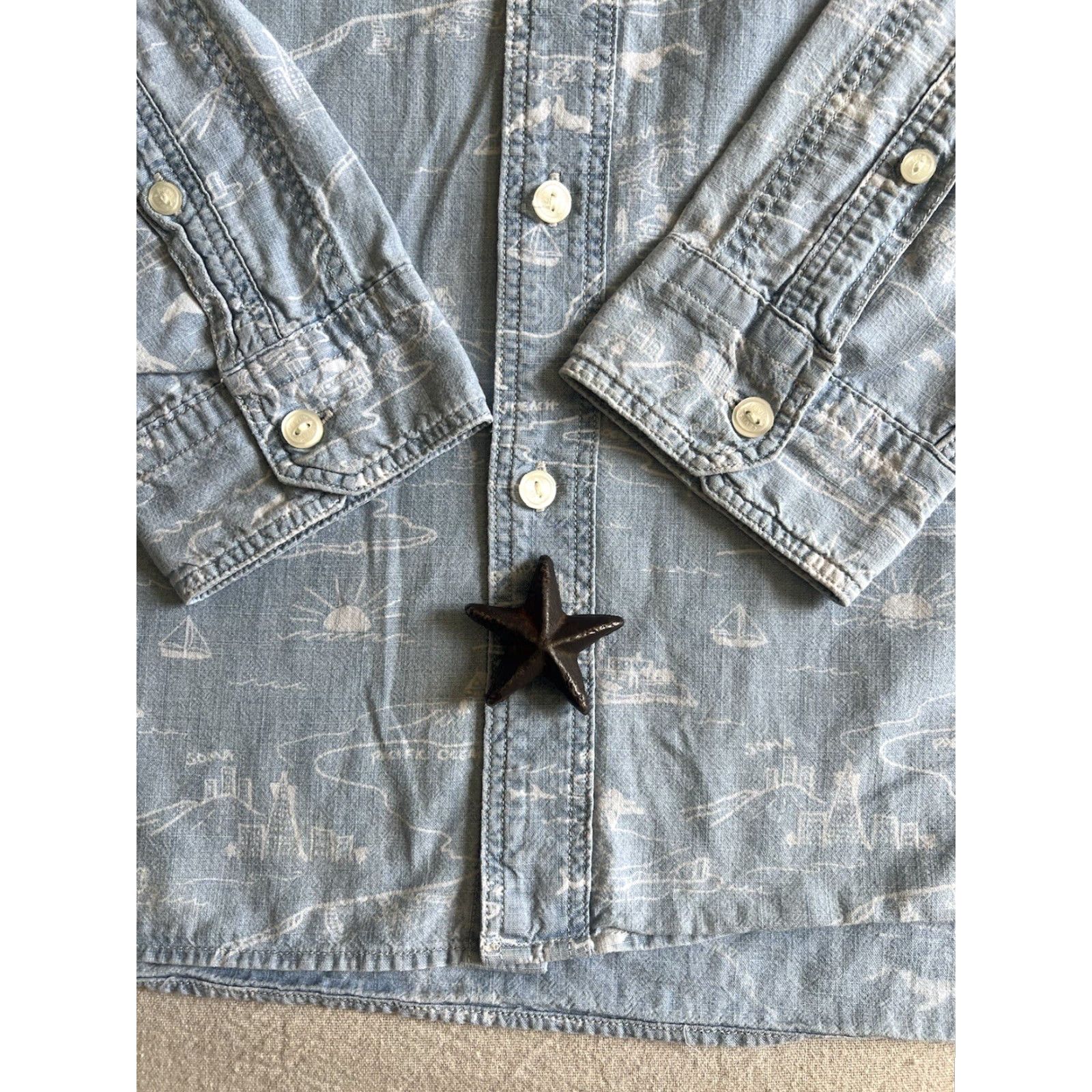Levi's Levi's Deck Shirt L Chambray US Navy San Francisco Souvenir Print 2014 Rare Blue Deck Shirt Mens L Chambray Blue 2010s SF Souvenir Navy Levi's Size US L / EU 52-54 / 3 - 7 Thumbnail