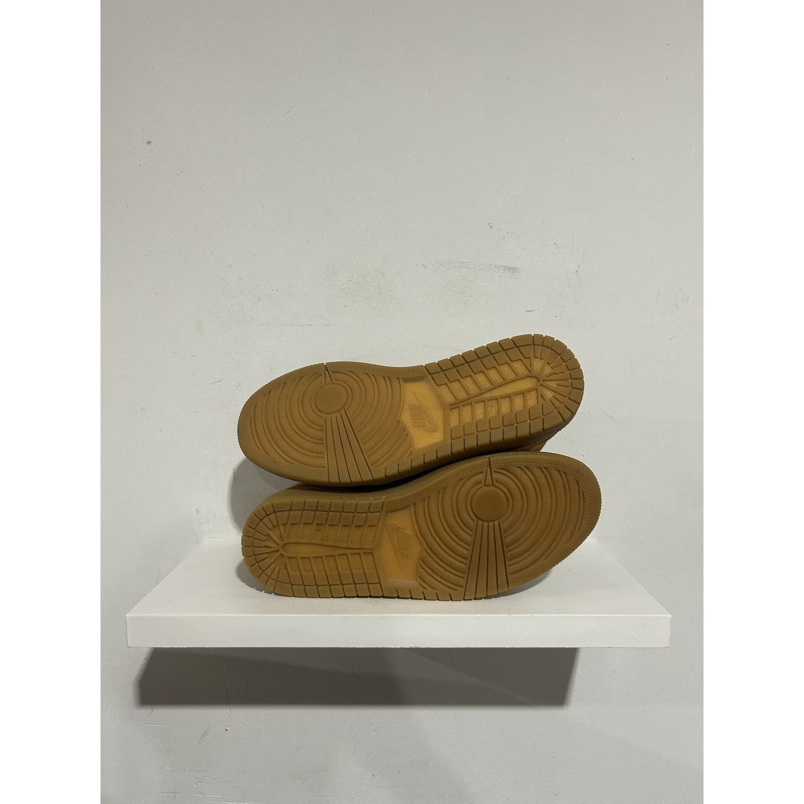 Jordan Brand JORDAN 1 WHEAT SIZE 8.5 PREOWNED Size US 8.5 / EU 41-42 - 3 Thumbnail