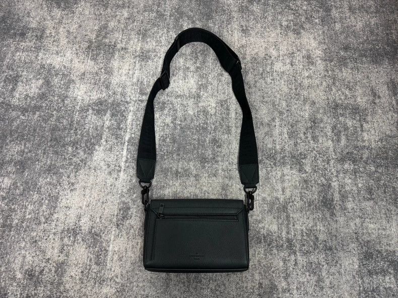 Louis Vuitton Louis Vuitton TAKEOFF Small Messenger Bag Size ONE SIZE - 7 Thumbnail