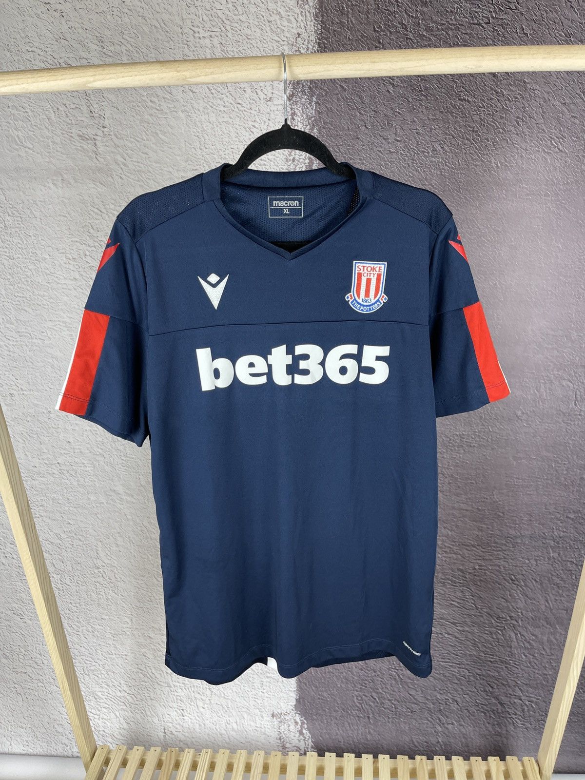 Macron STOKE CITY FOOTBALL SHIRT JERSEY TRAINING MACRON Size US XL / EU 56 / 4 - 2 Thumbnail